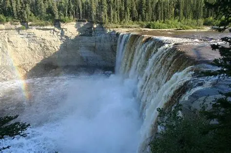 Hay River / Merlyn Carter Airport Image