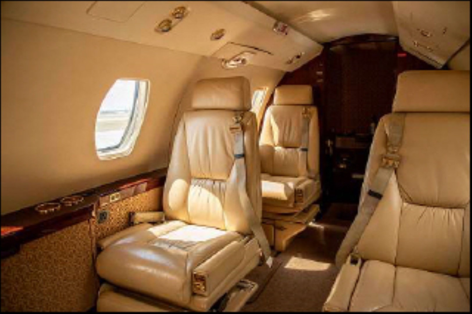 Aircraft Image for C6-JET