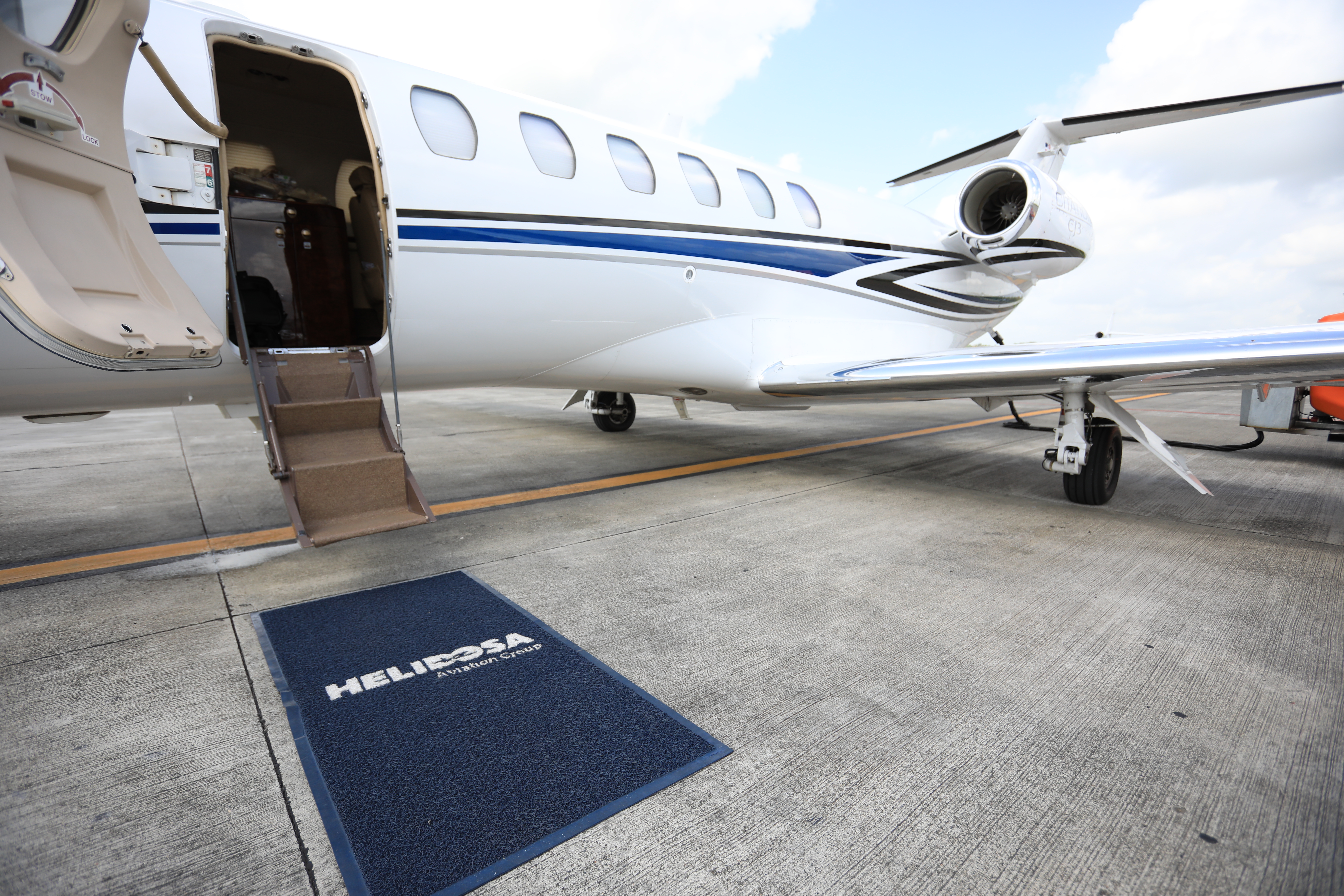 Image of tail HI1045
