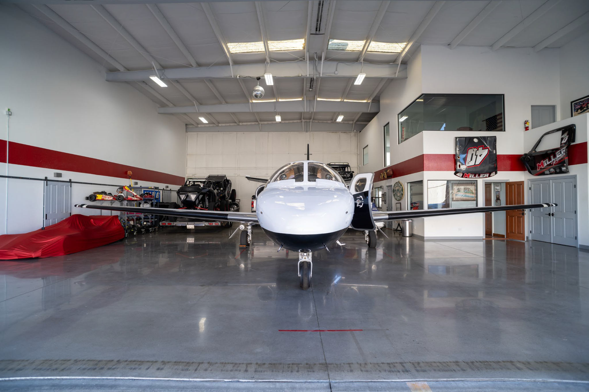 Image of tail N100GG