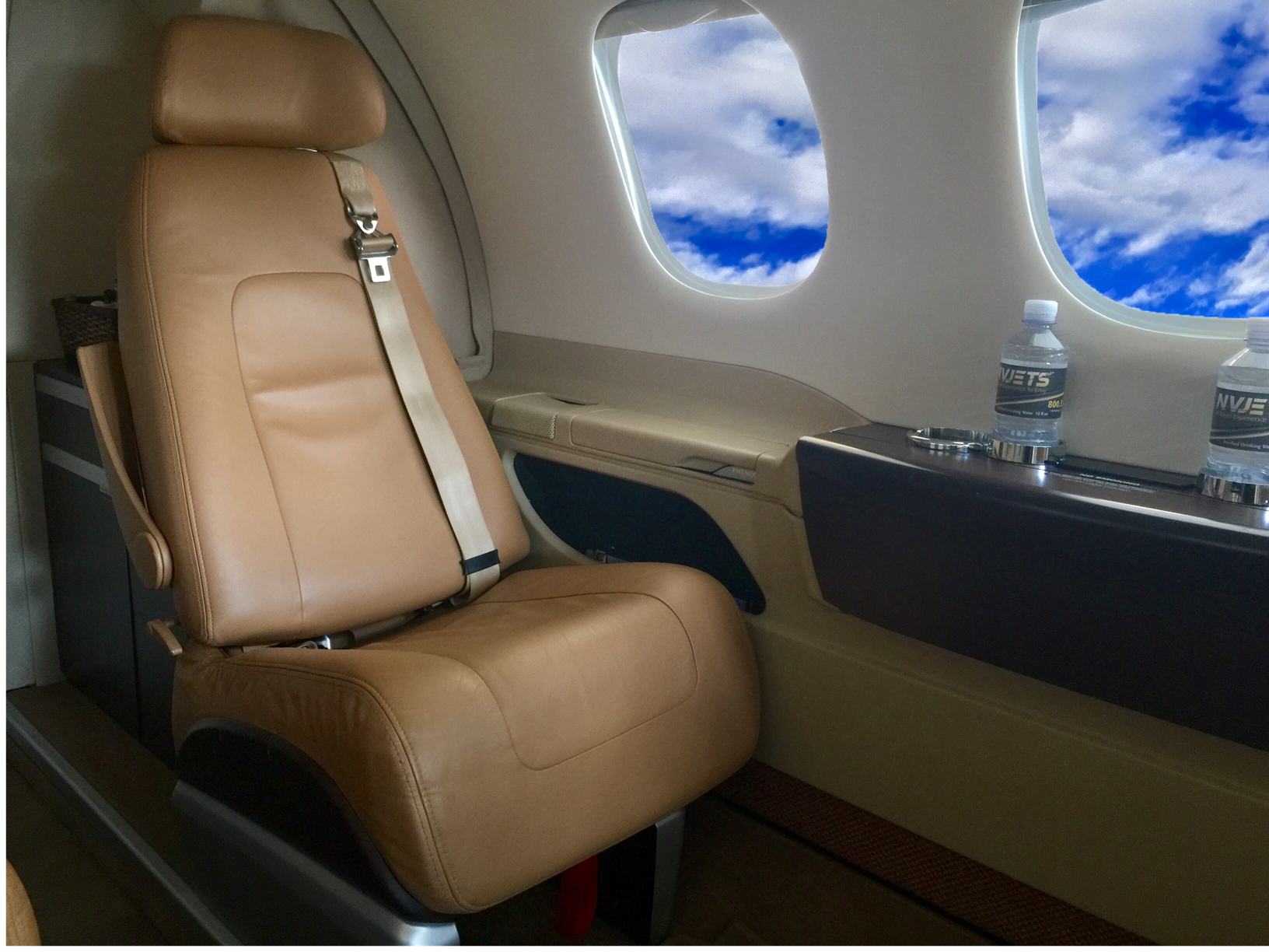 Image of tail N100NV