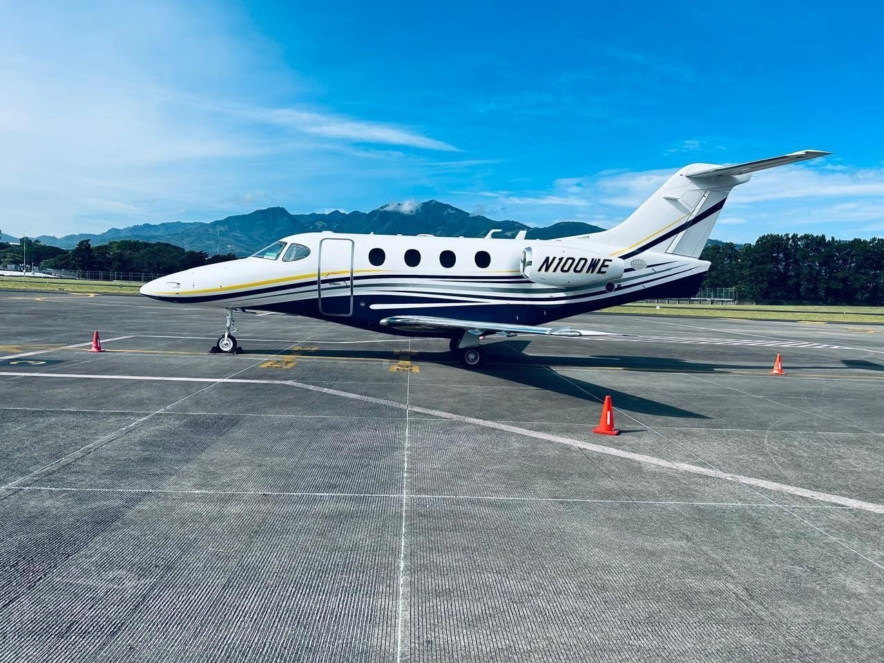 Image of tail N100WE