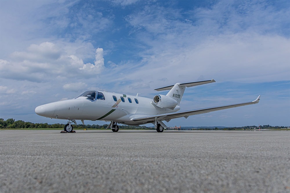 Image of tail N1099