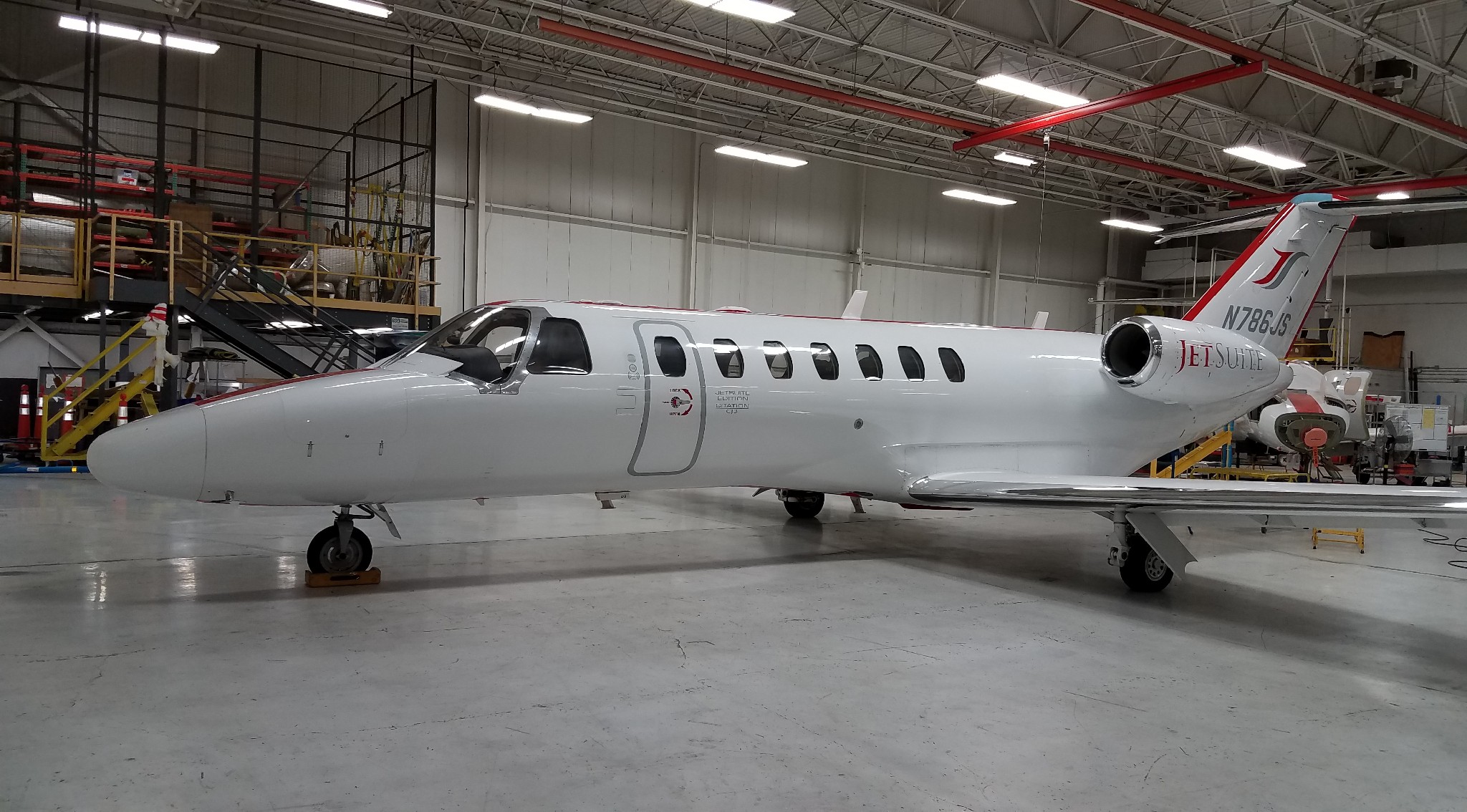 Image of tail N122ER