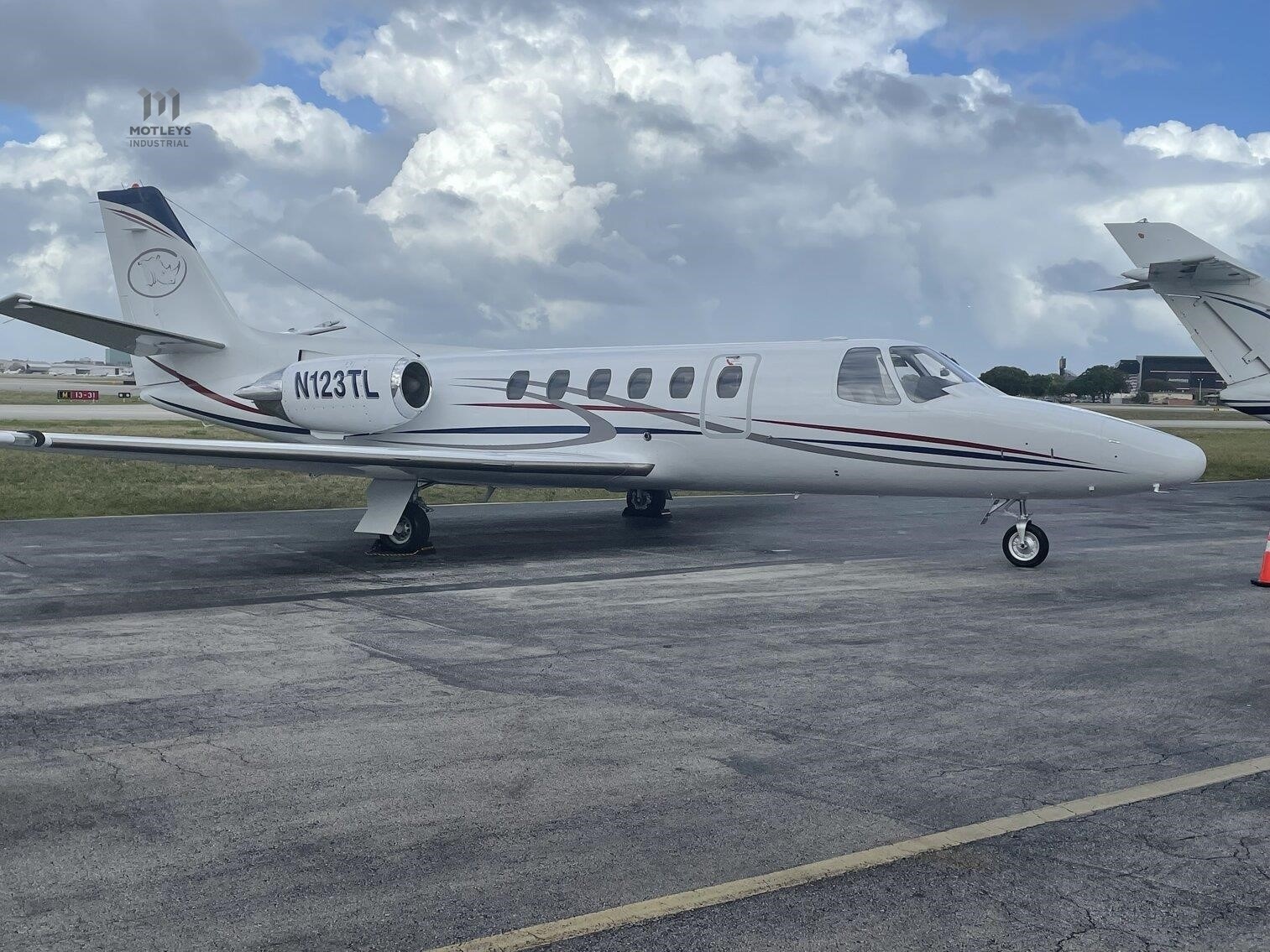 Image of tail N123TL