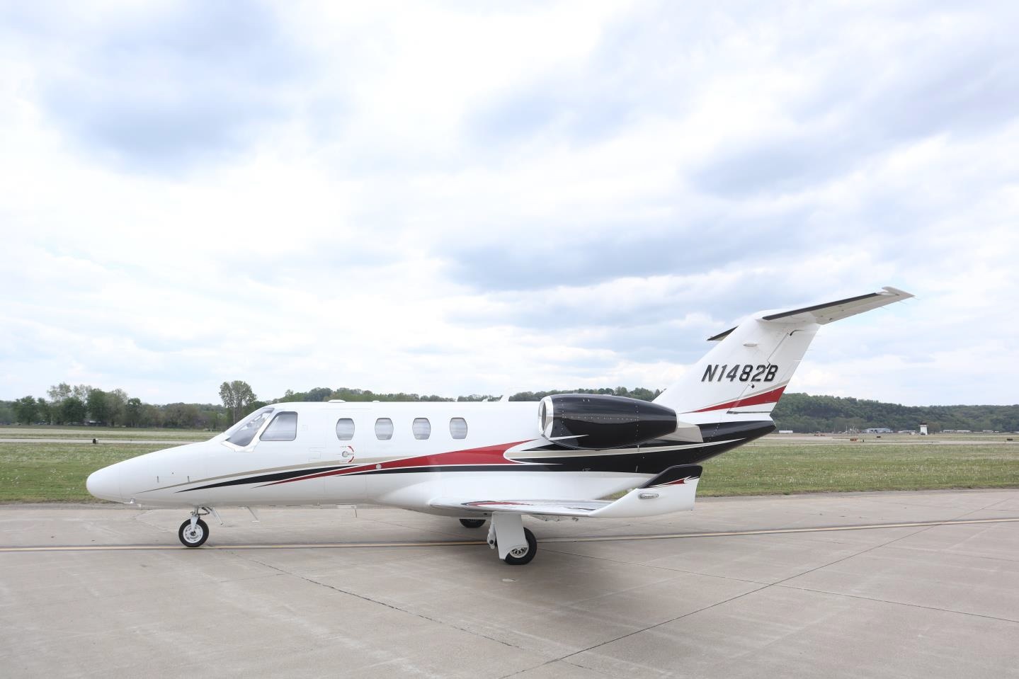Image of tail N1482B