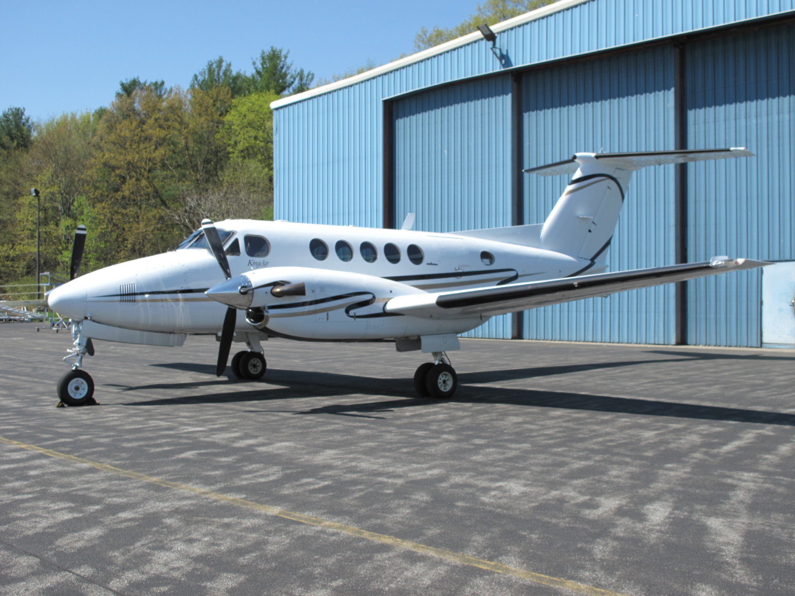 Image of tail N200FR