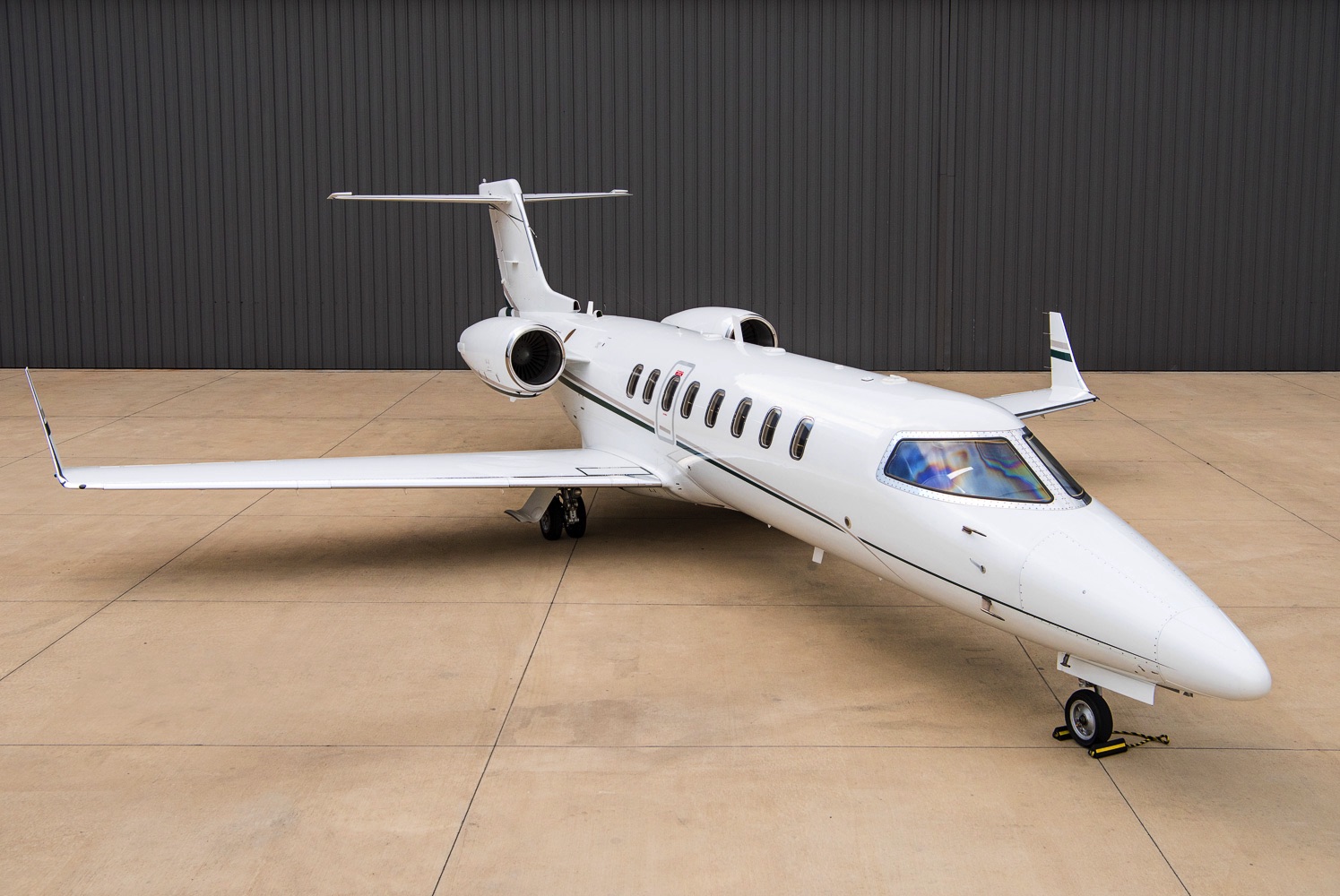 Image of tail N214TG