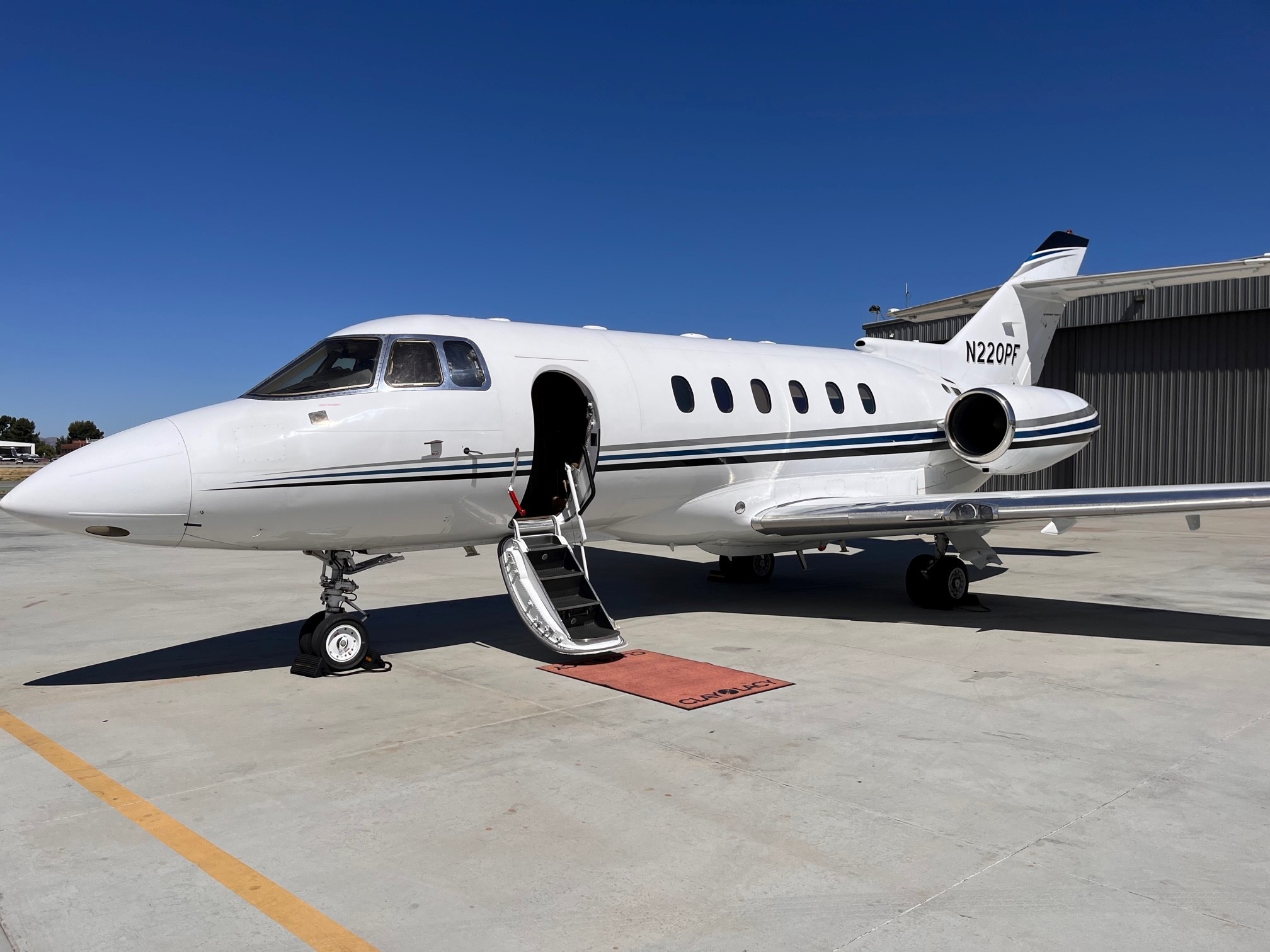 Image of tail N220PF