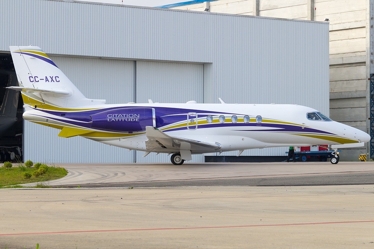 Image of tail N221GK