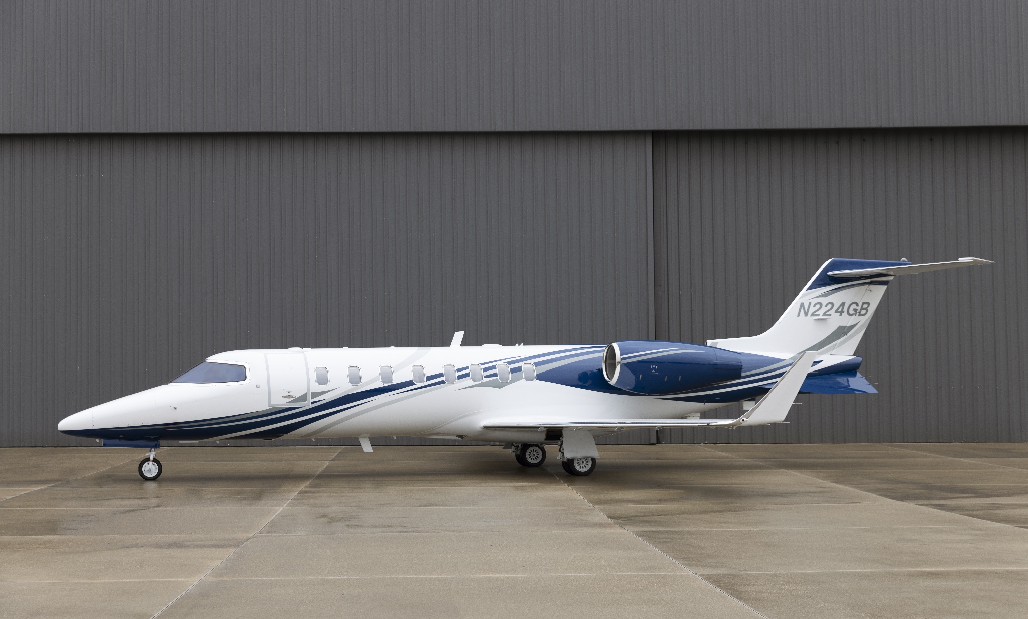Image of tail N224GB
