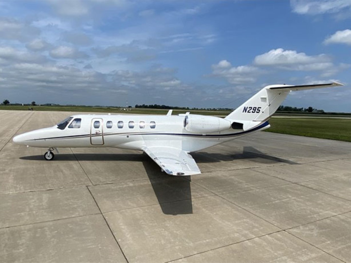 Image of tail N295L