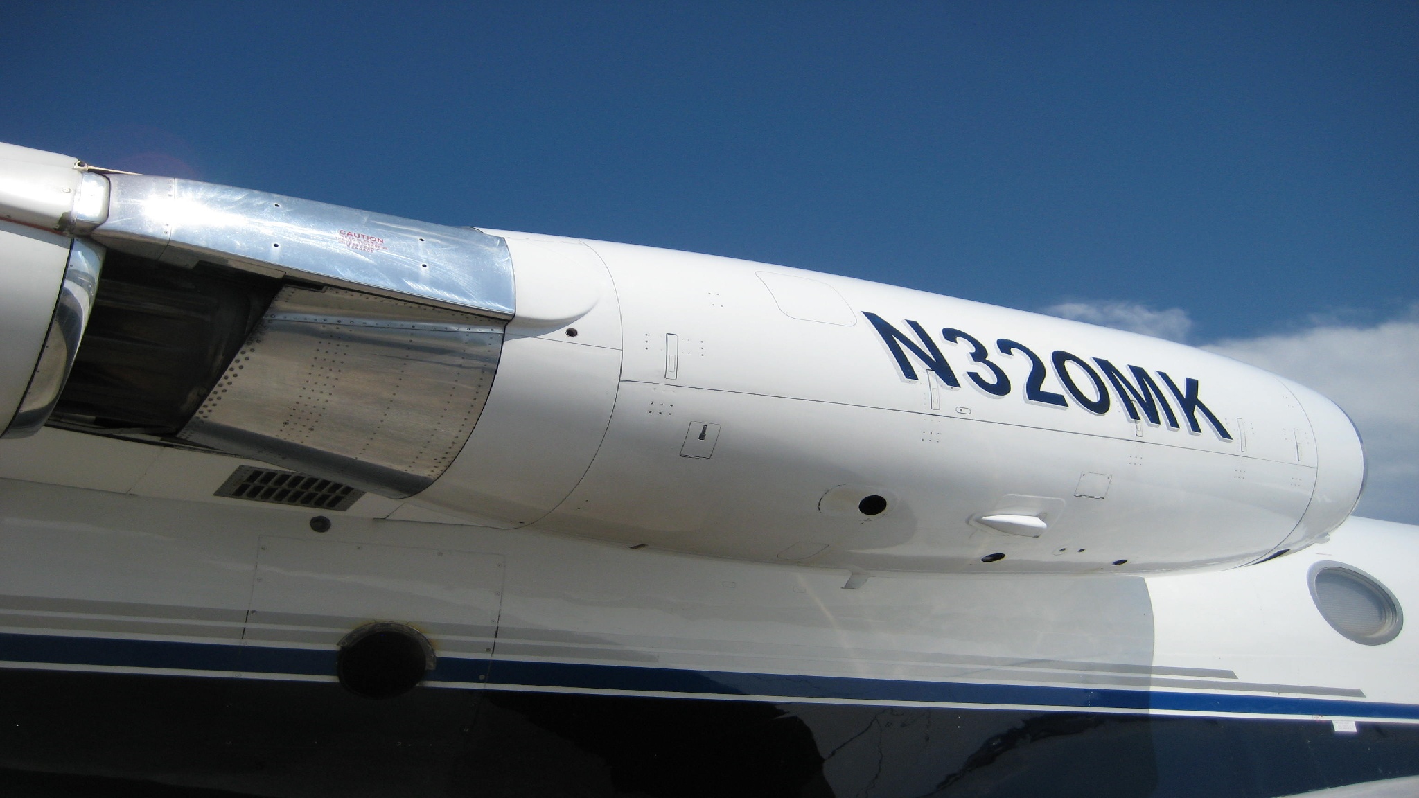 Image of tail N320MK