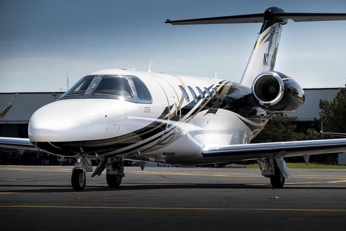 Image of tail N33CJ