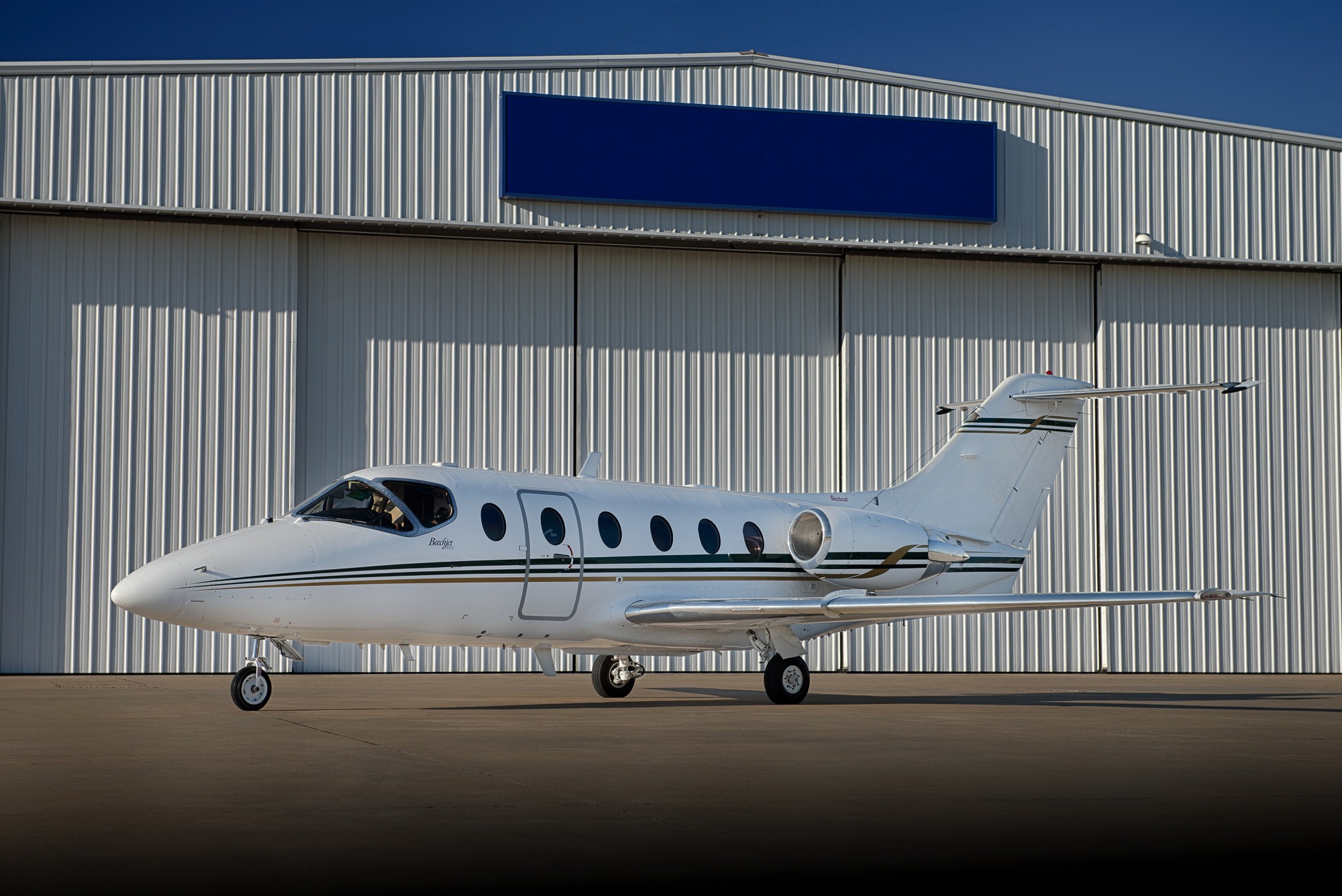 Image of tail N400SF