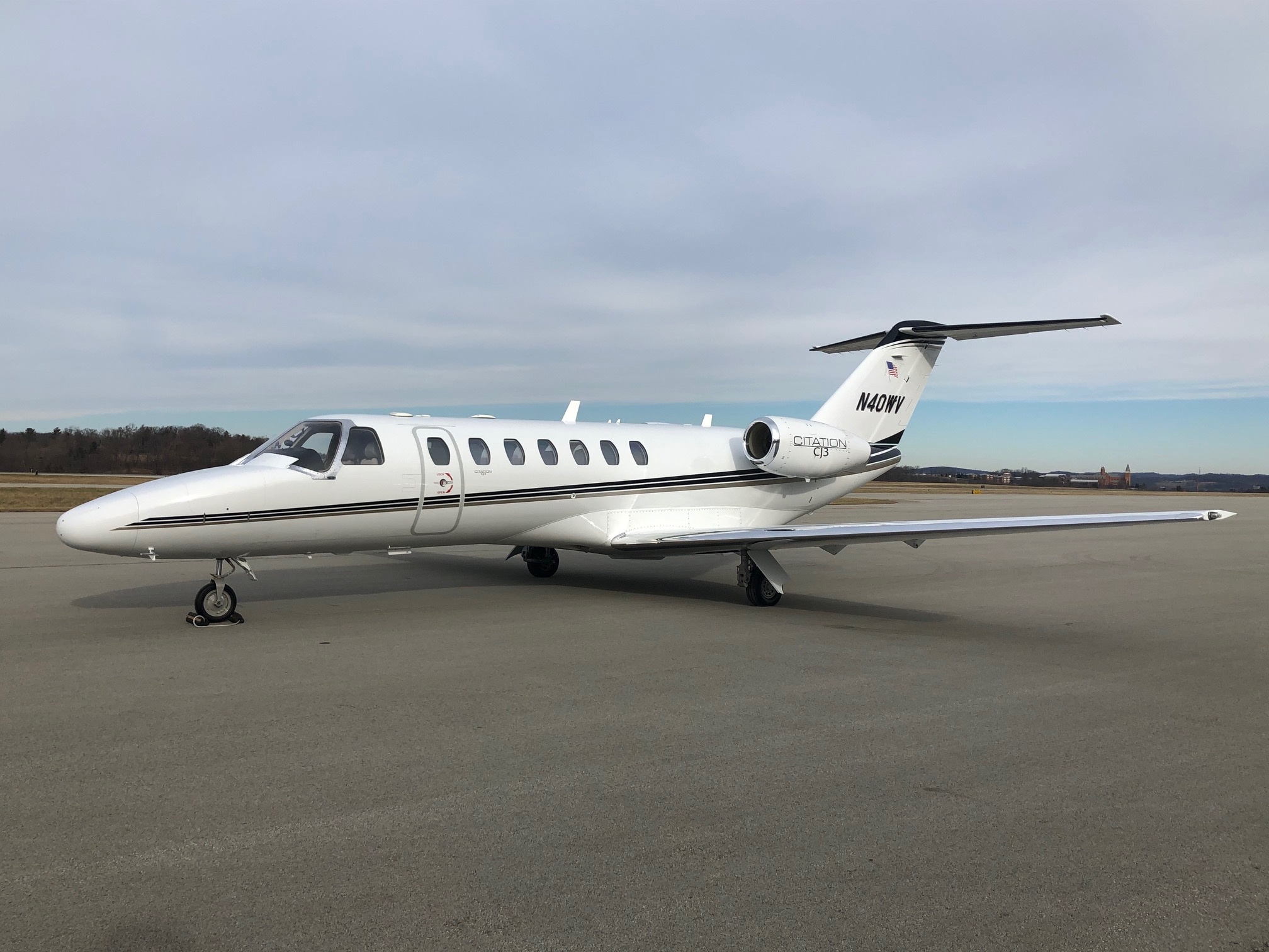 Image of tail N40W
