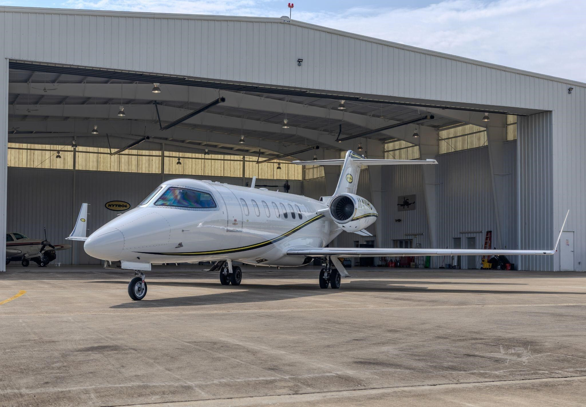 Image of tail N411HC