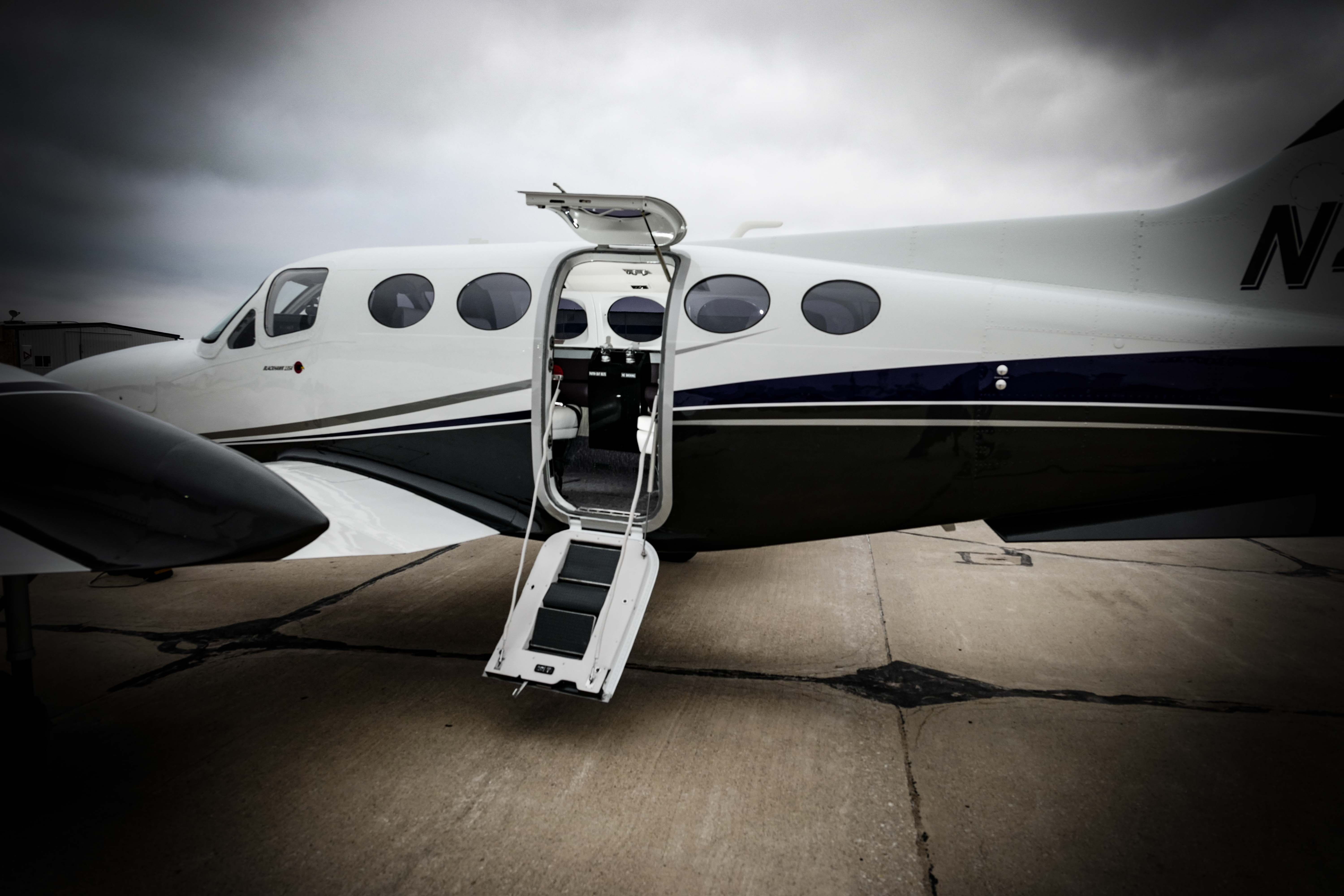 Image of tail N425AD