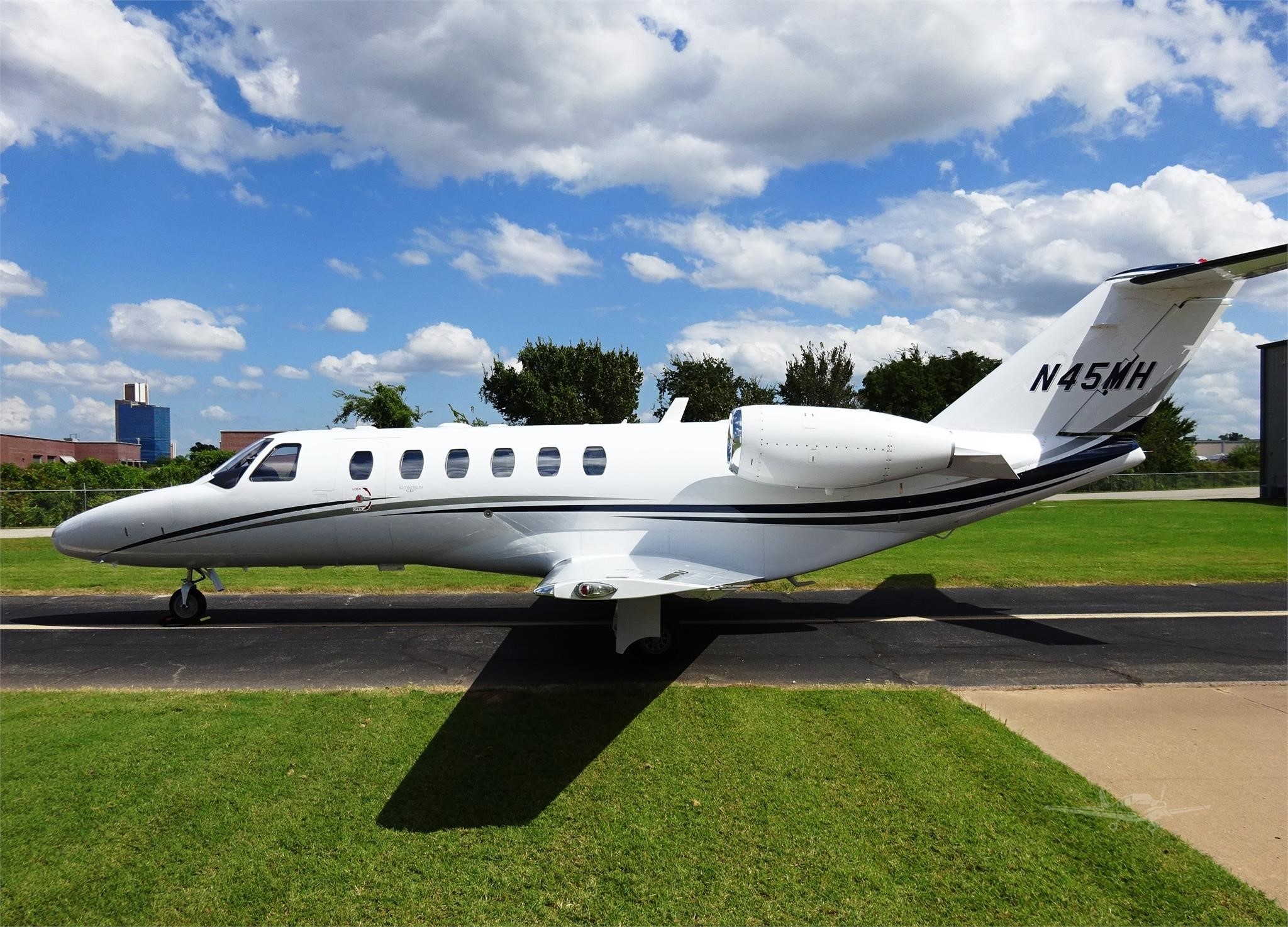 Image of tail N45MH