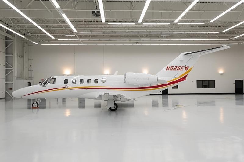 Image of tail N525EW