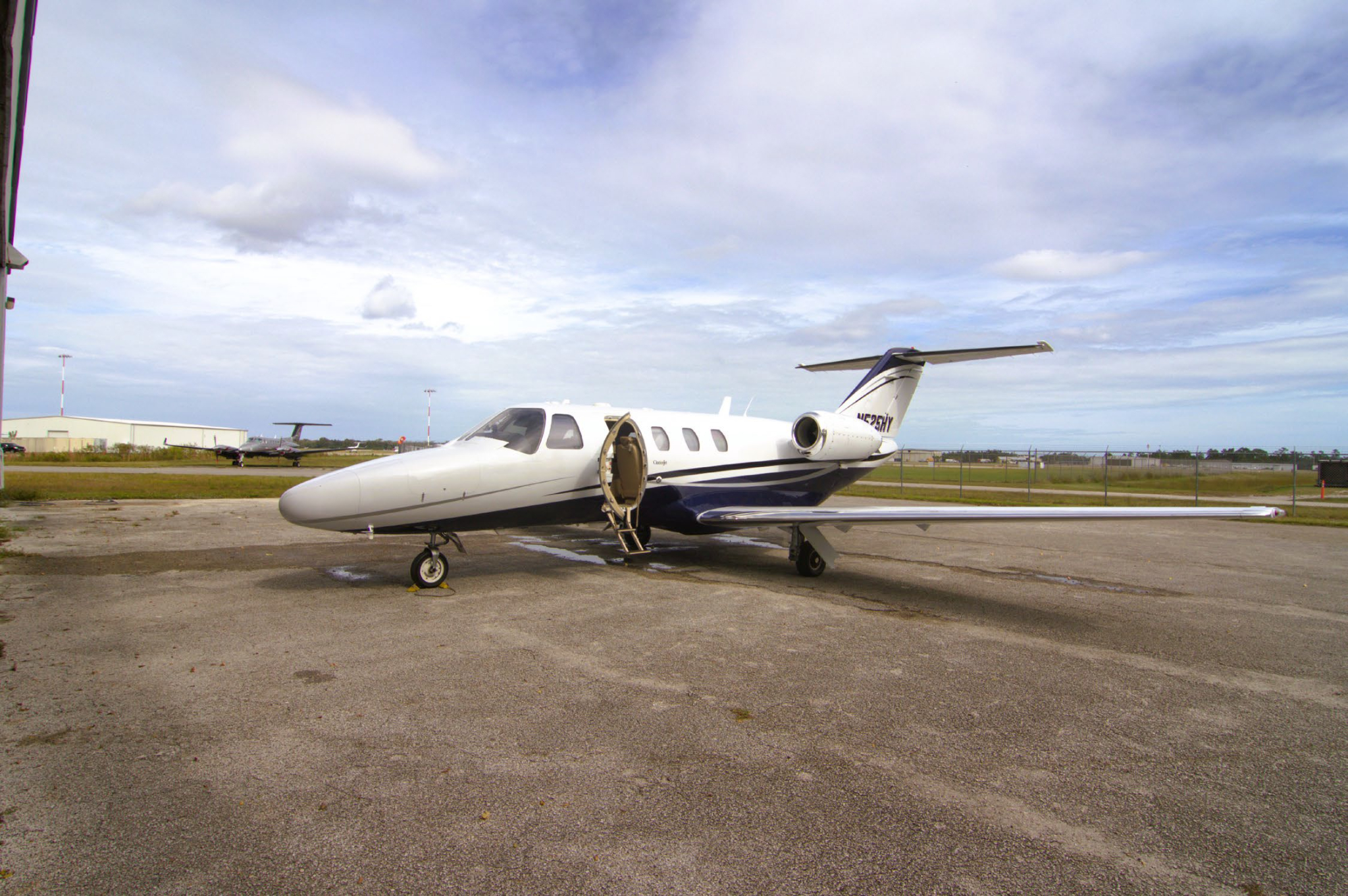 Image of tail N525HY