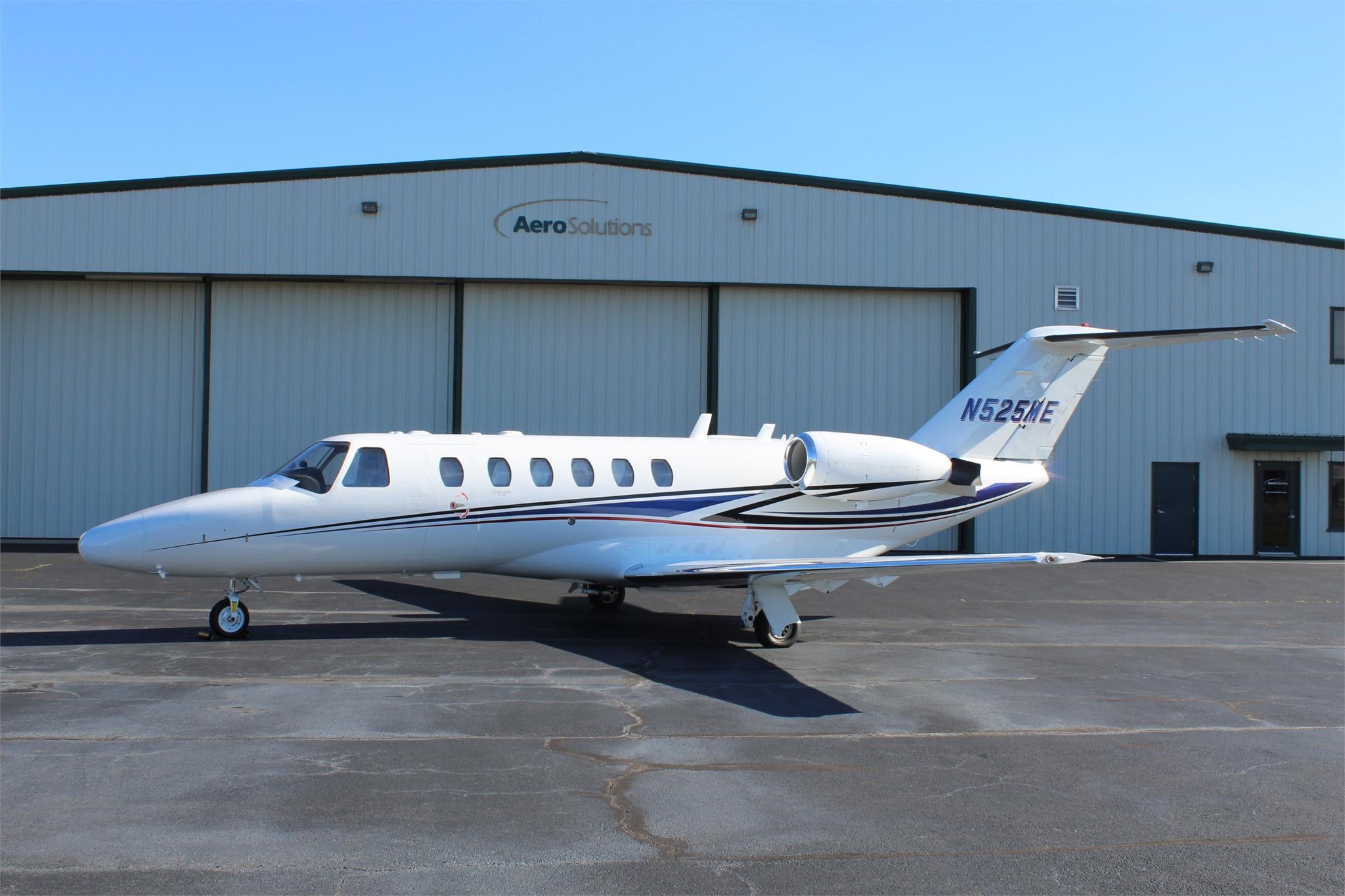 Image of tail N525ME