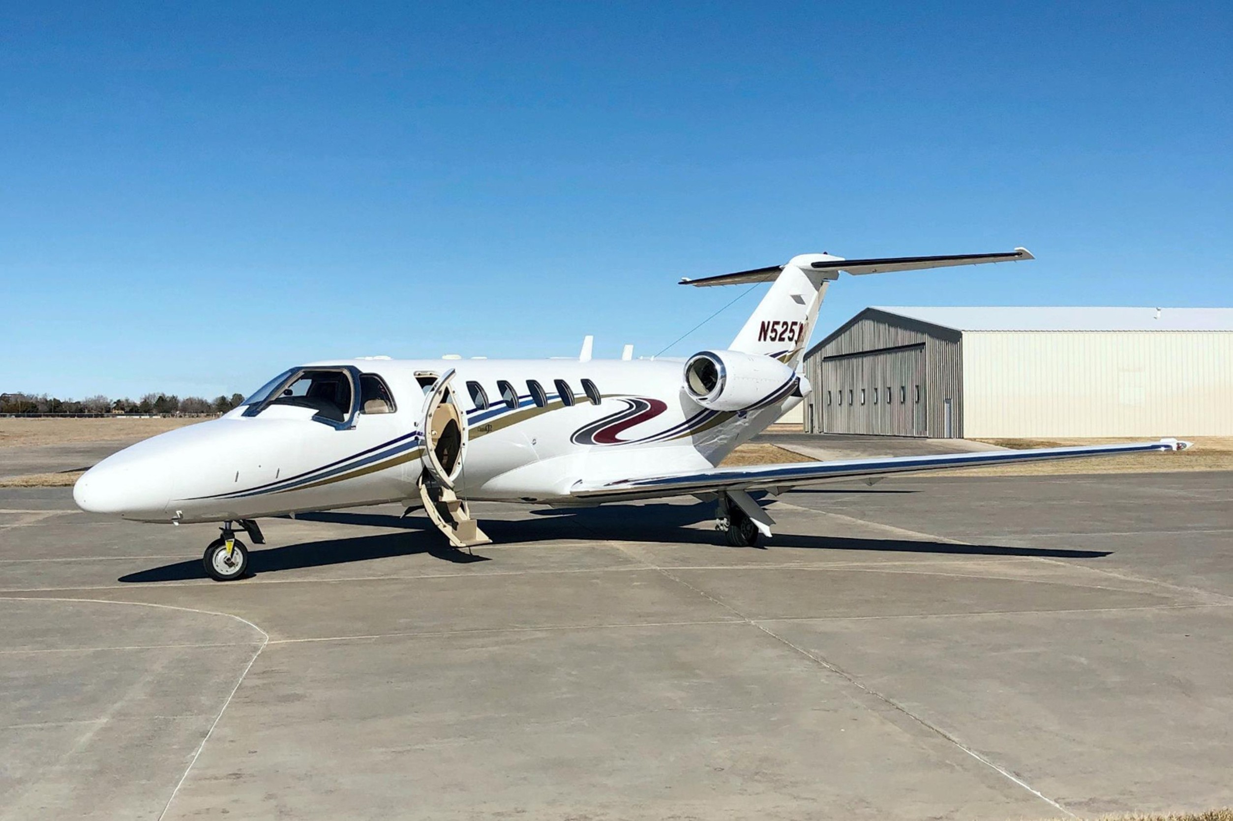 Image of tail N525MR