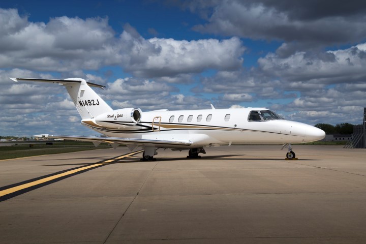 Image of tail N525PB
