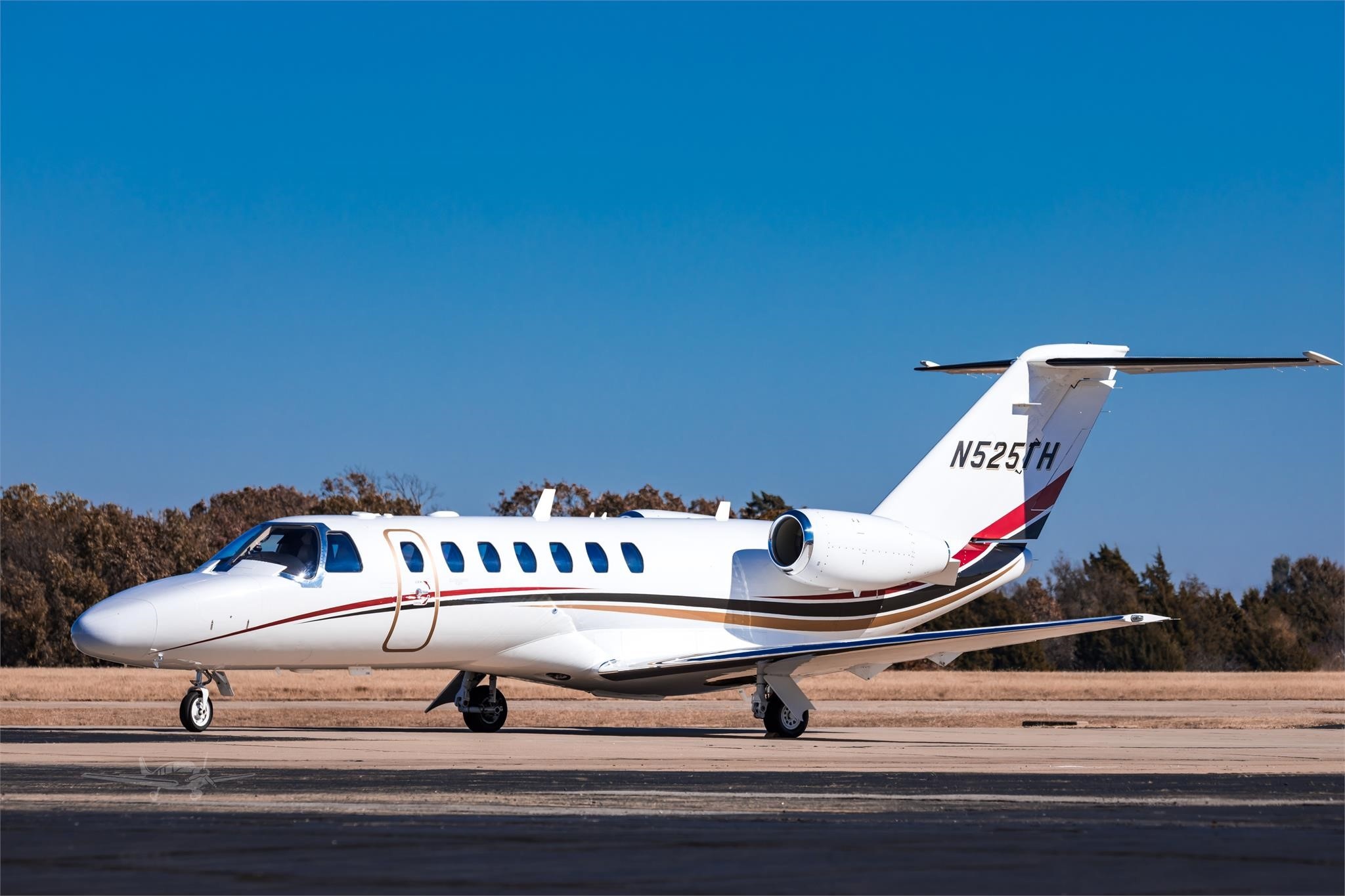 Image of tail N525TH