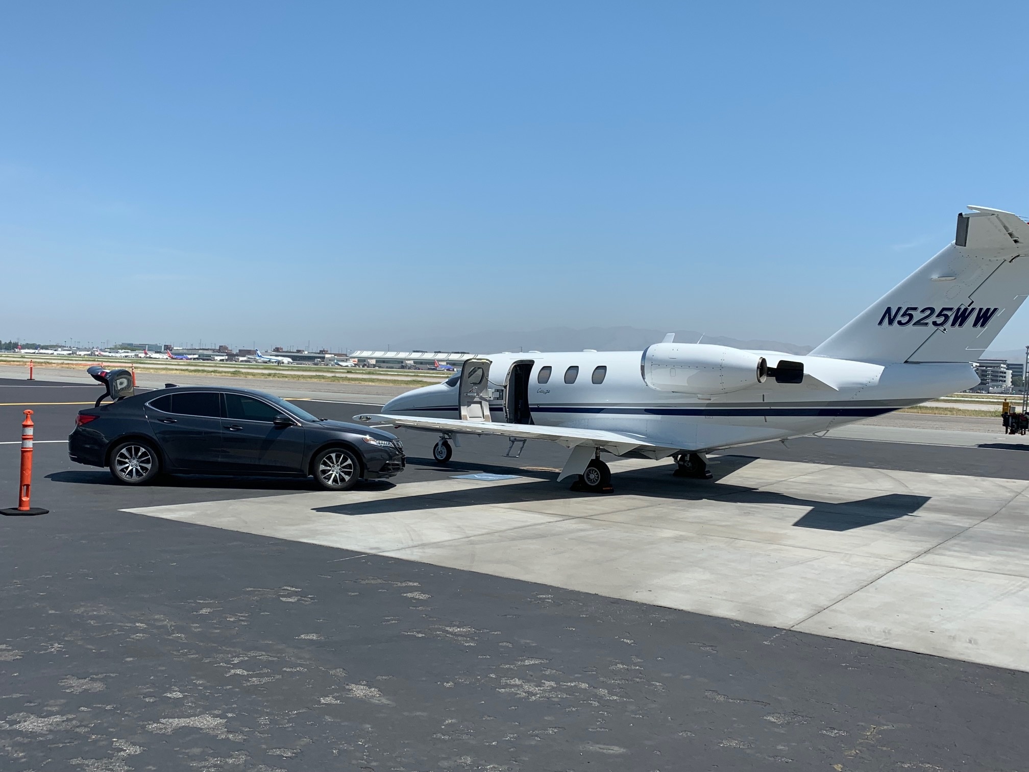 Image of tail N525WW