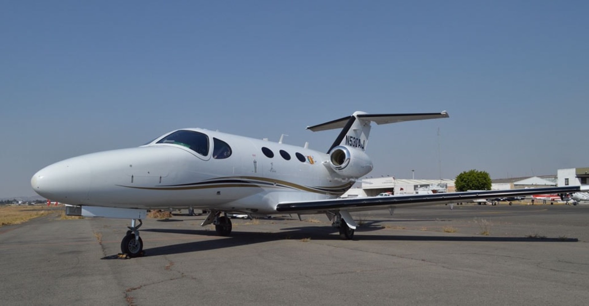 Image of tail N530AJ