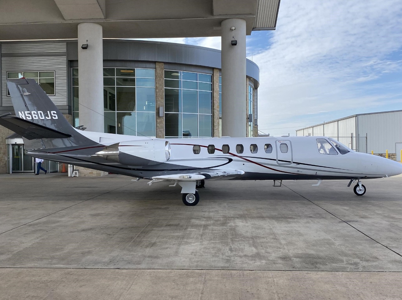 Image of tail N560JS