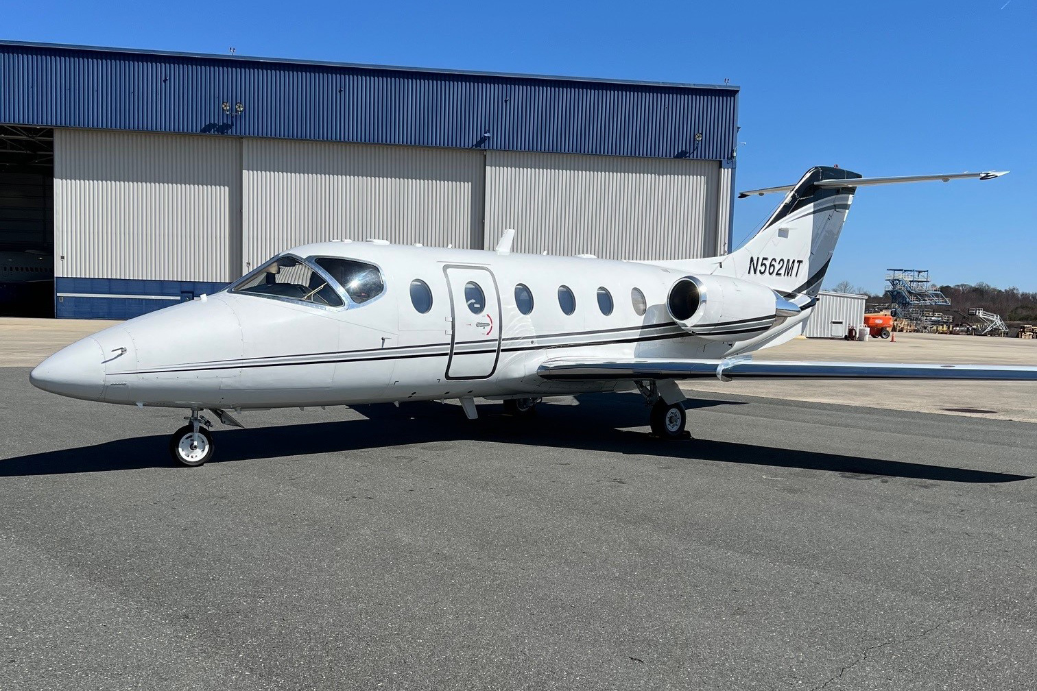 Image of tail N562MT
