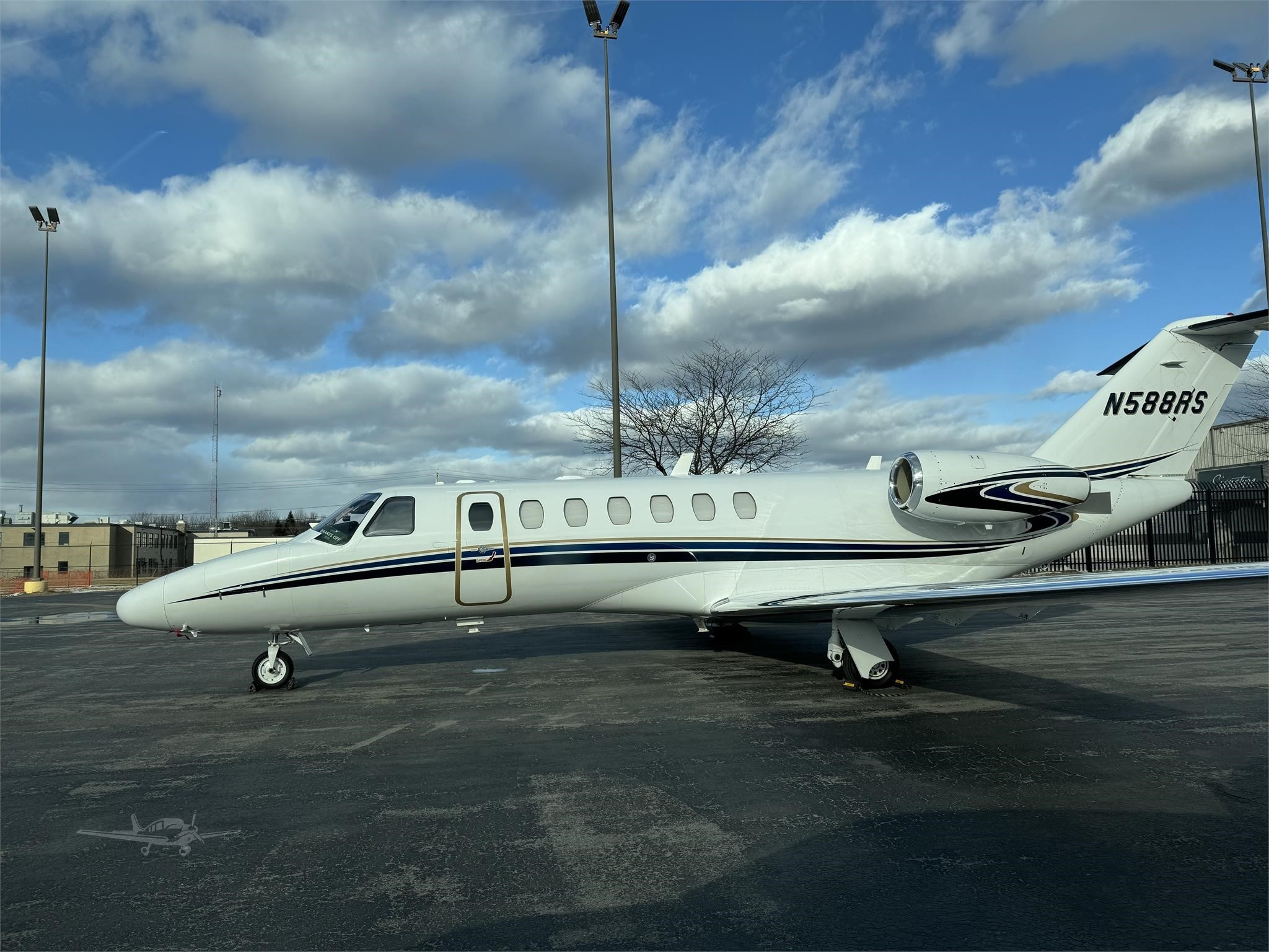 Image of tail N588RS