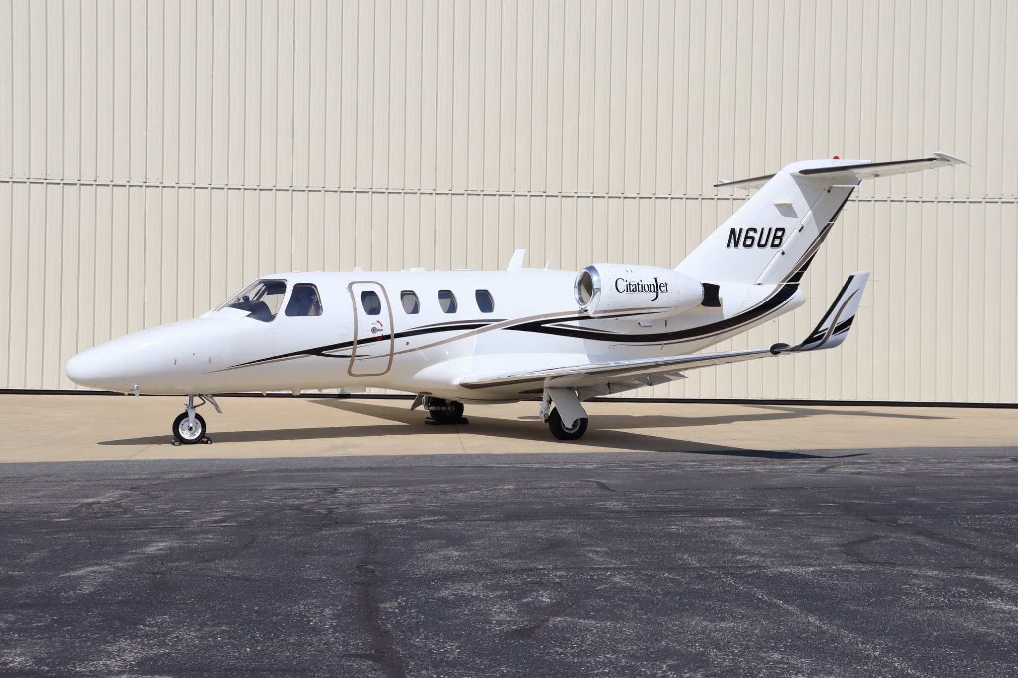 Image of tail N6UB