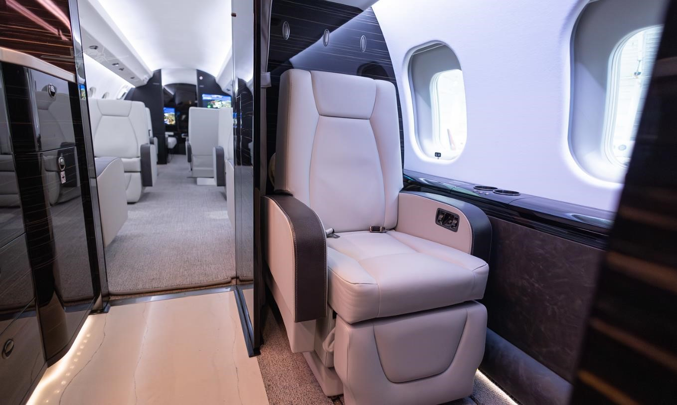 Aircraft Image for N700YB