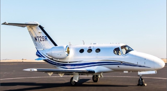 Image of tail N72SR