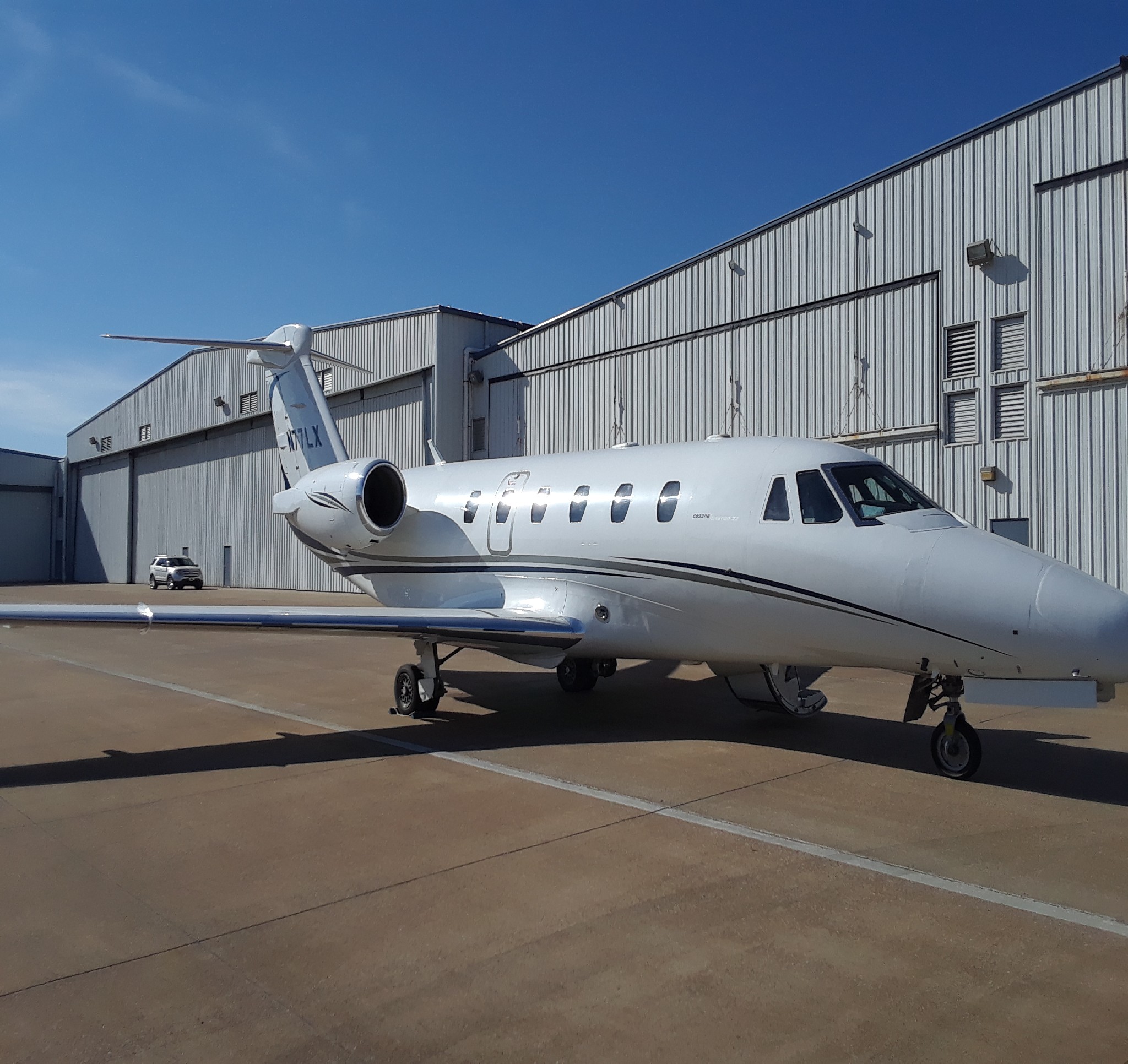 Image of tail N77LX