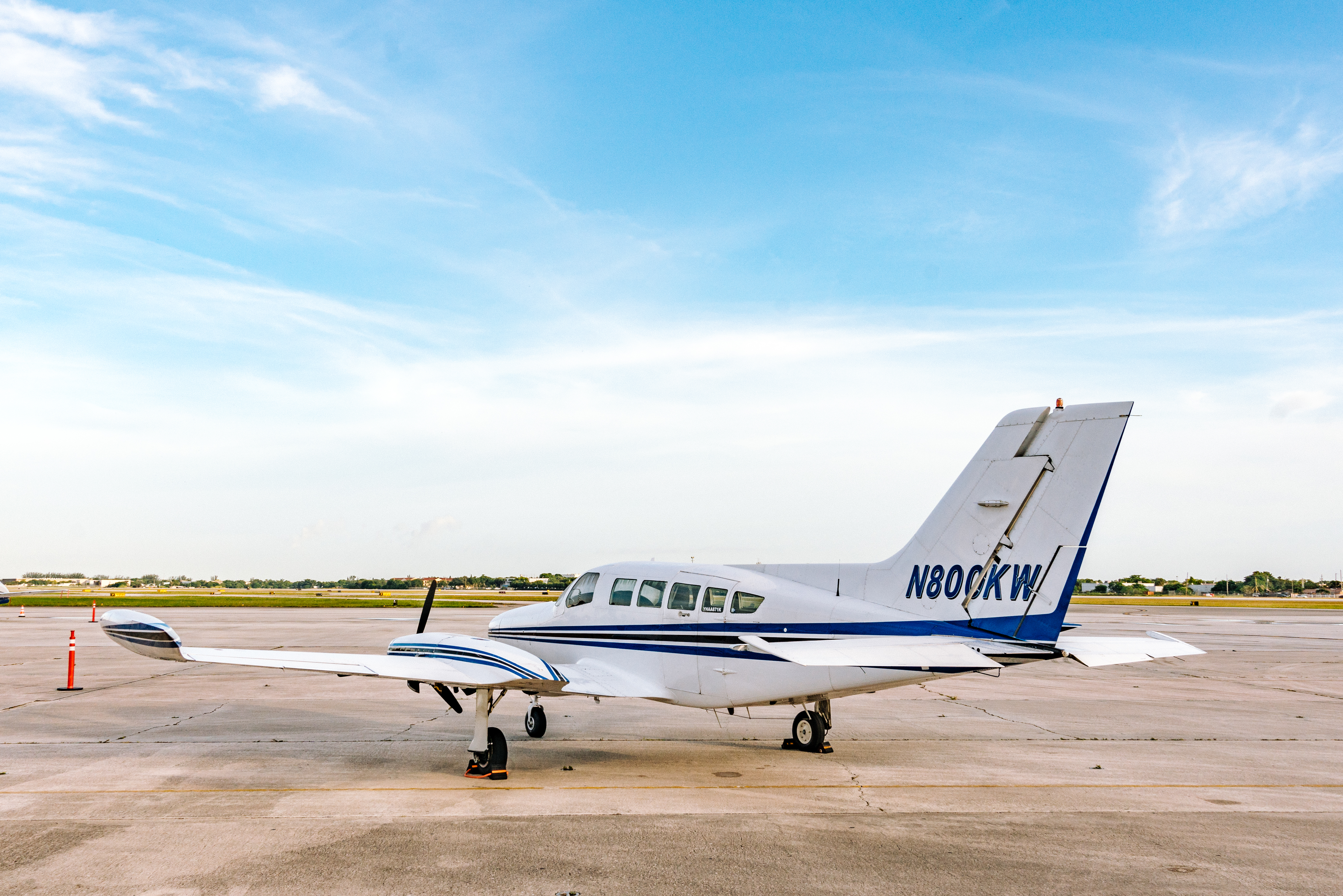 Image of tail N800KW