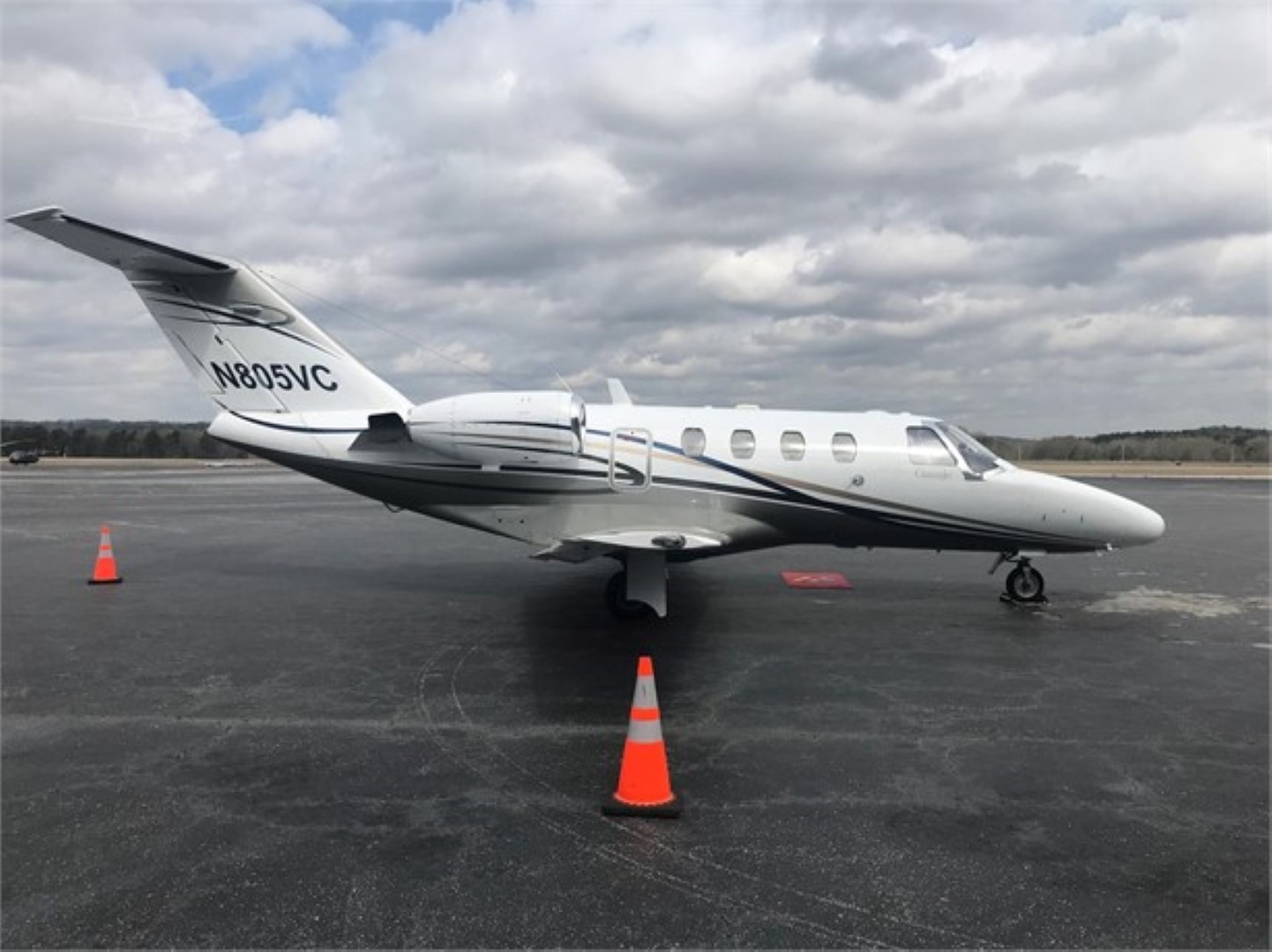 Image of tail N805VC