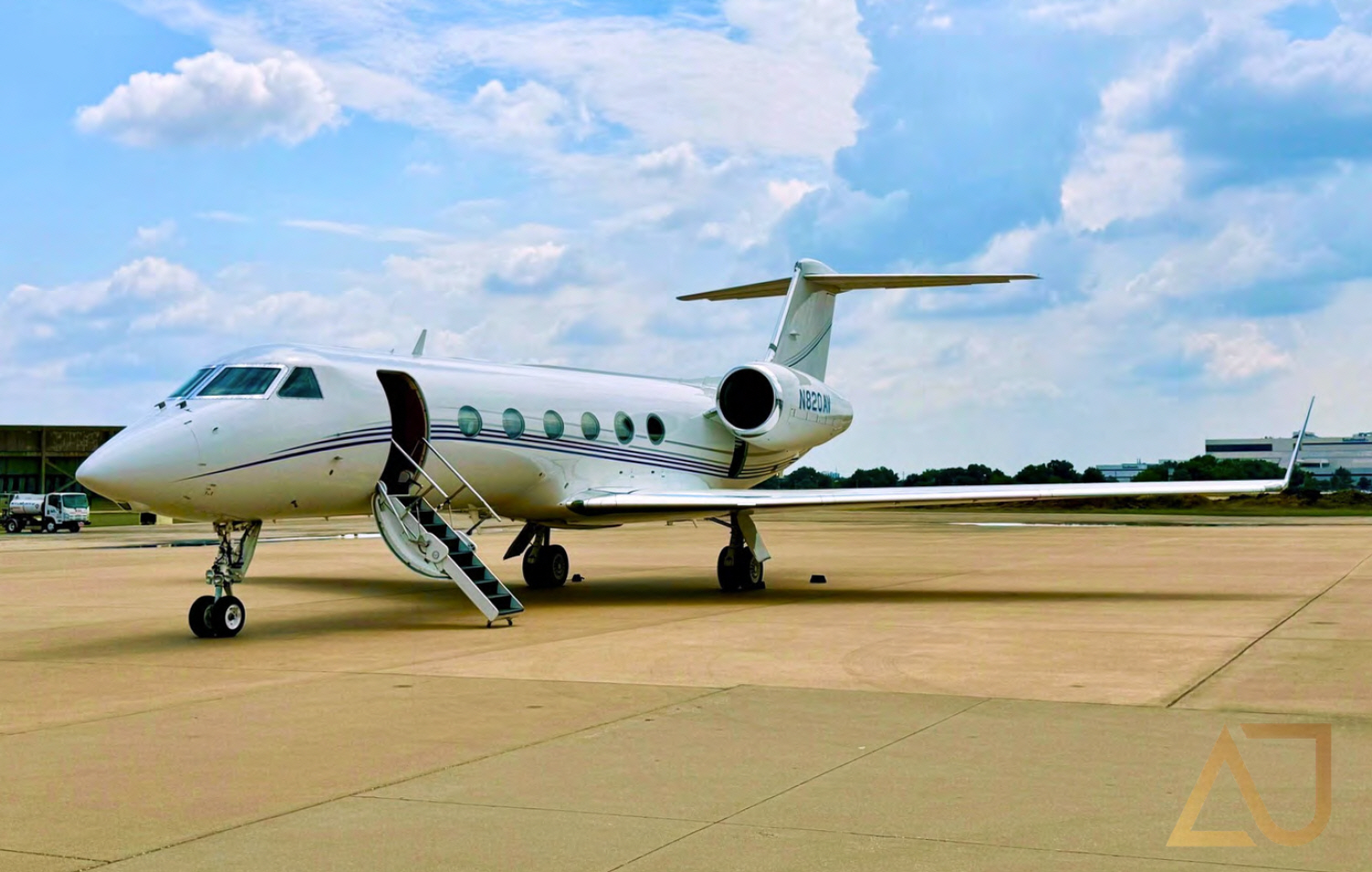 Image of tail N820AV