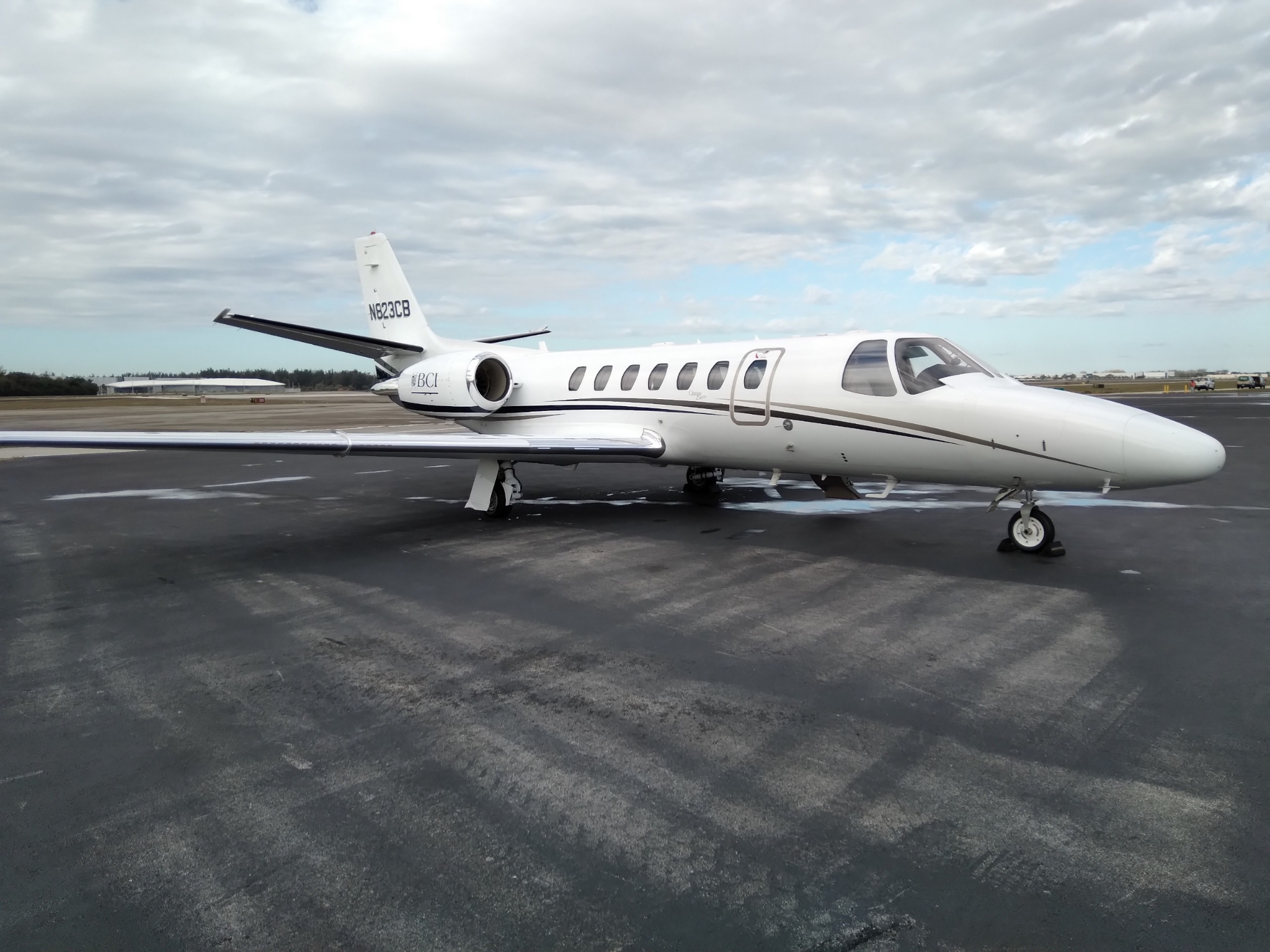 Image of tail N823CB