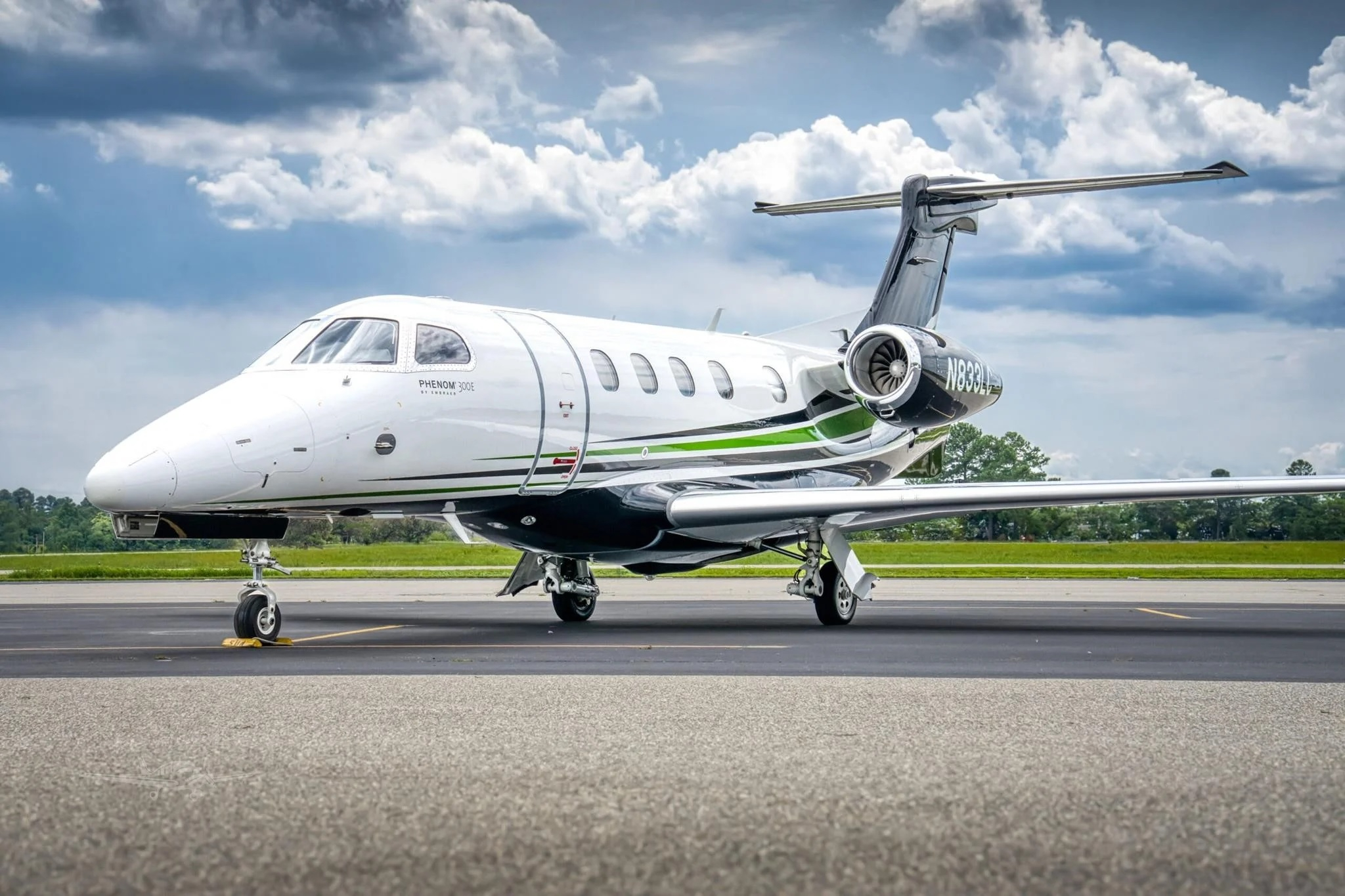 Image of tail N833LC