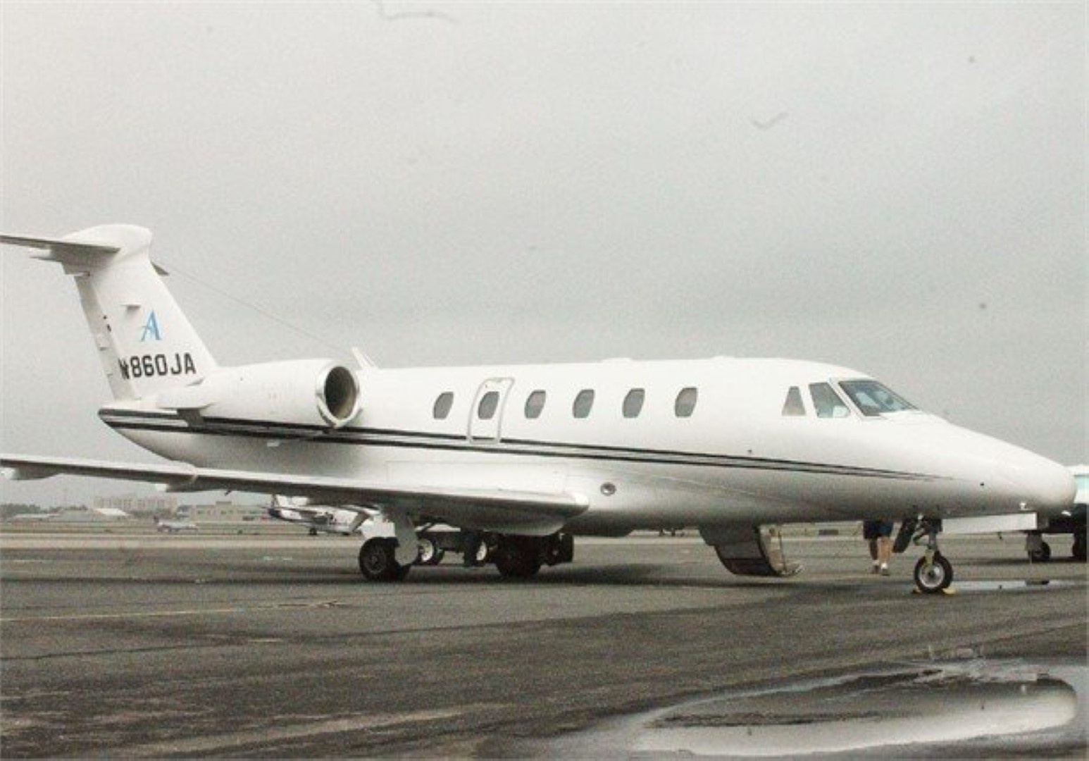 Image of tail N860JA