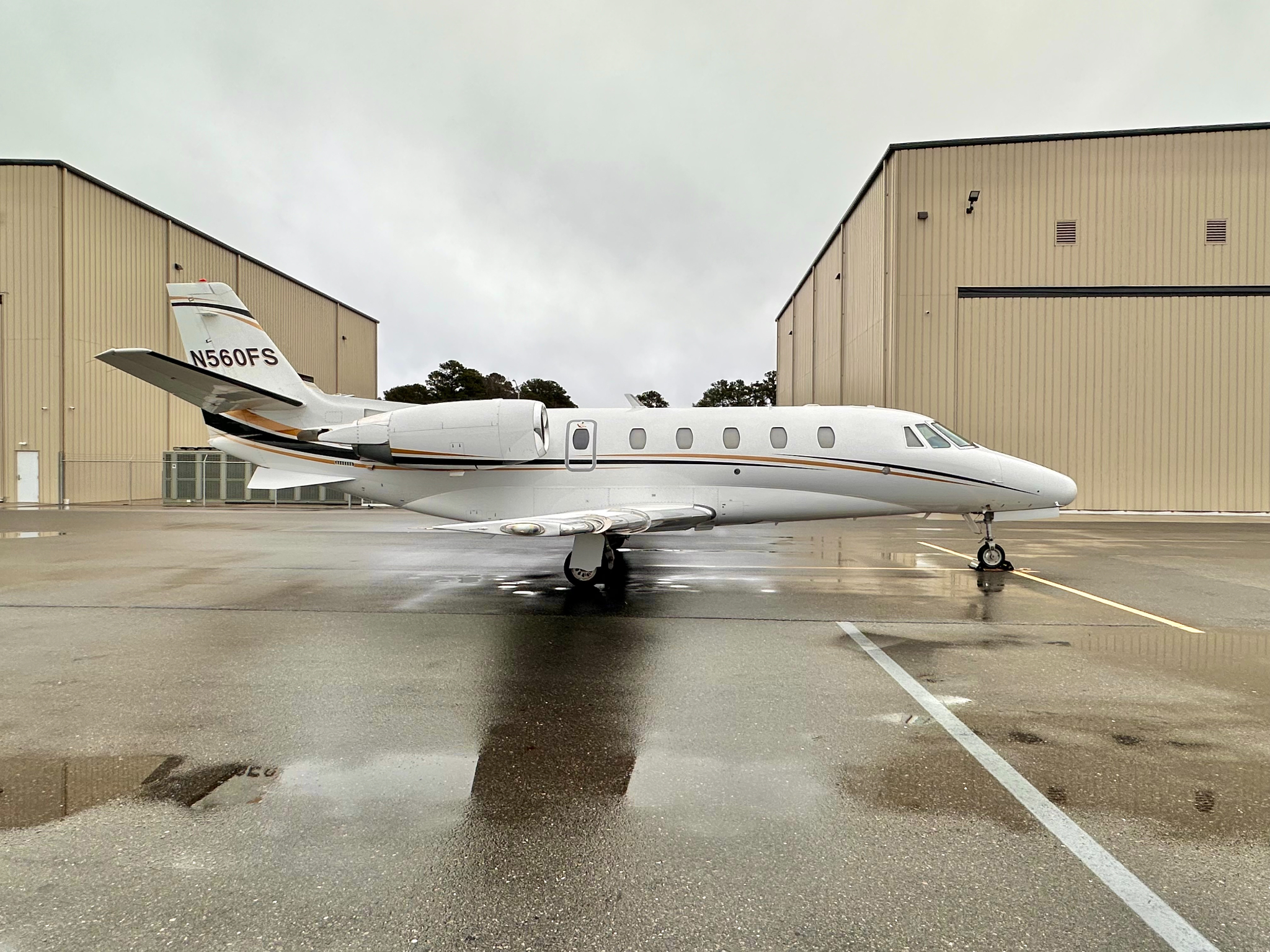 Image of tail N864JS