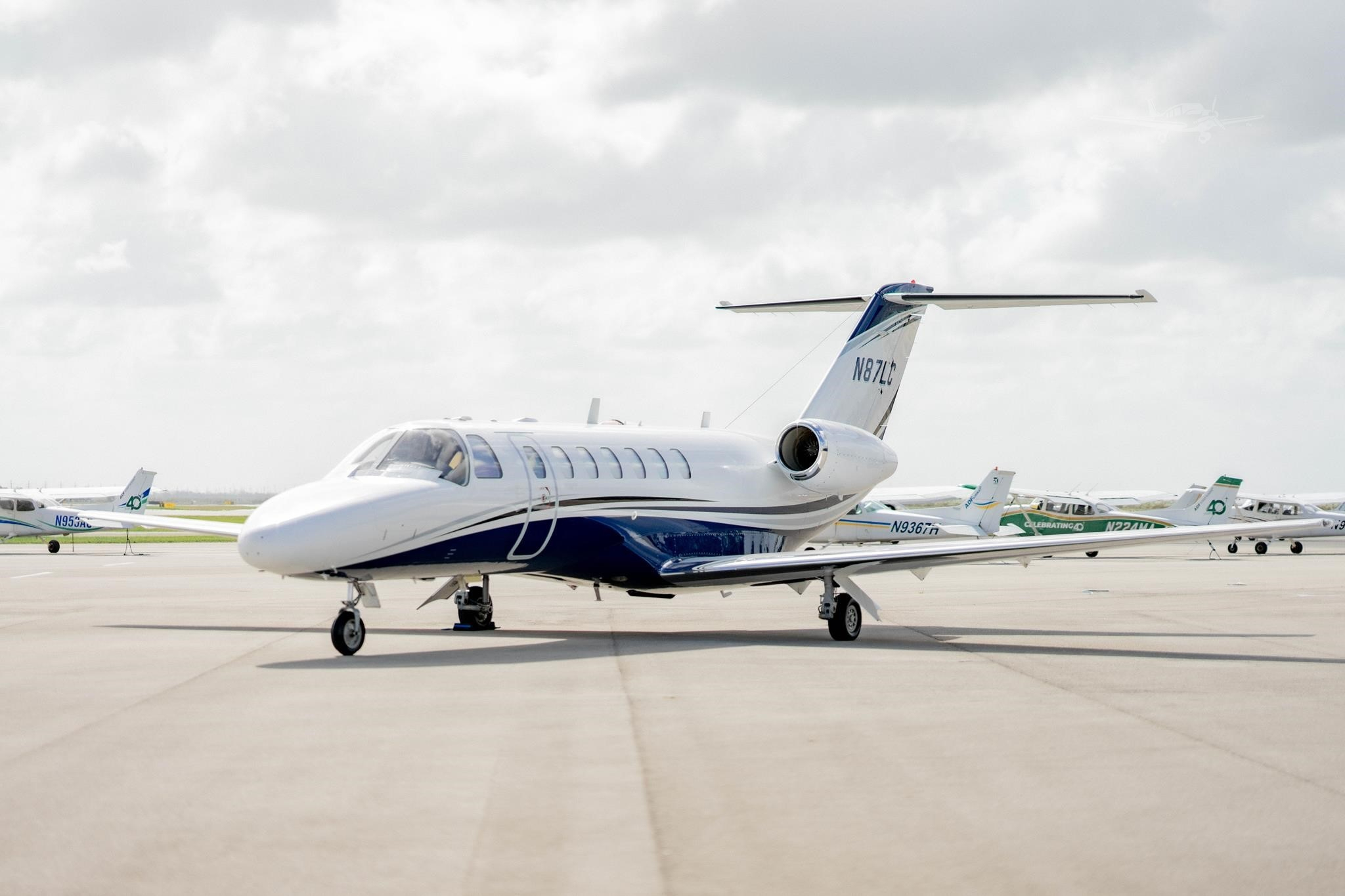 Image of tail N87LC