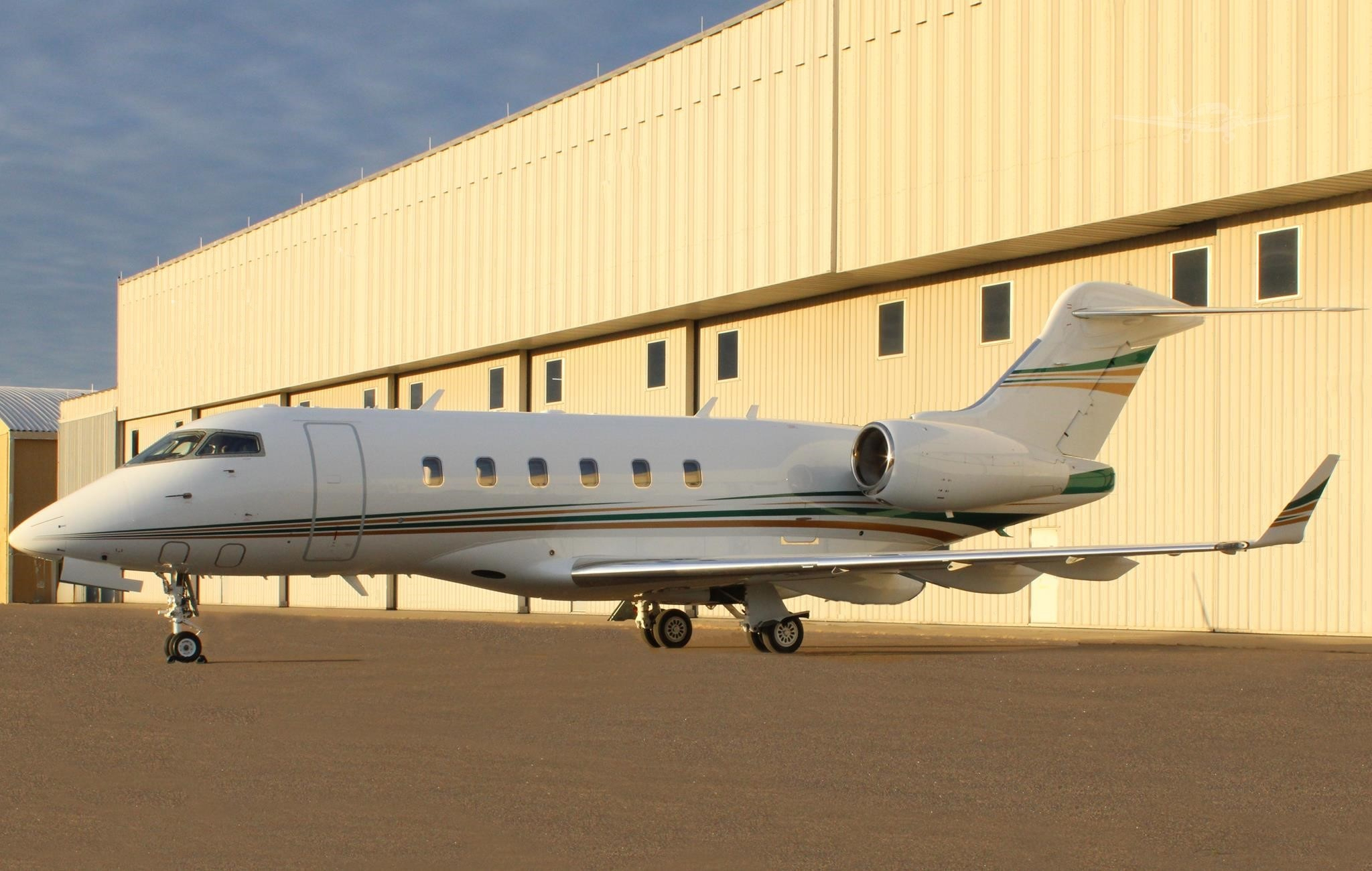 Image of tail N885WW