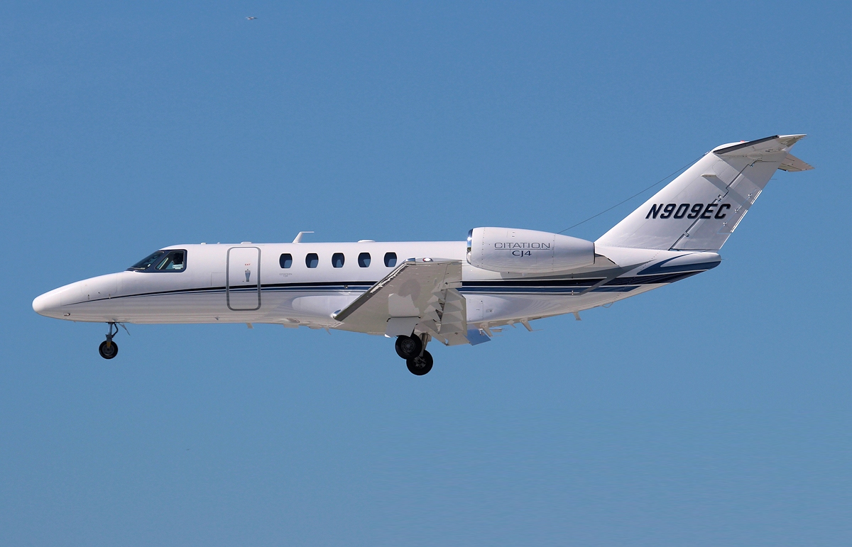 Image of tail N909EC