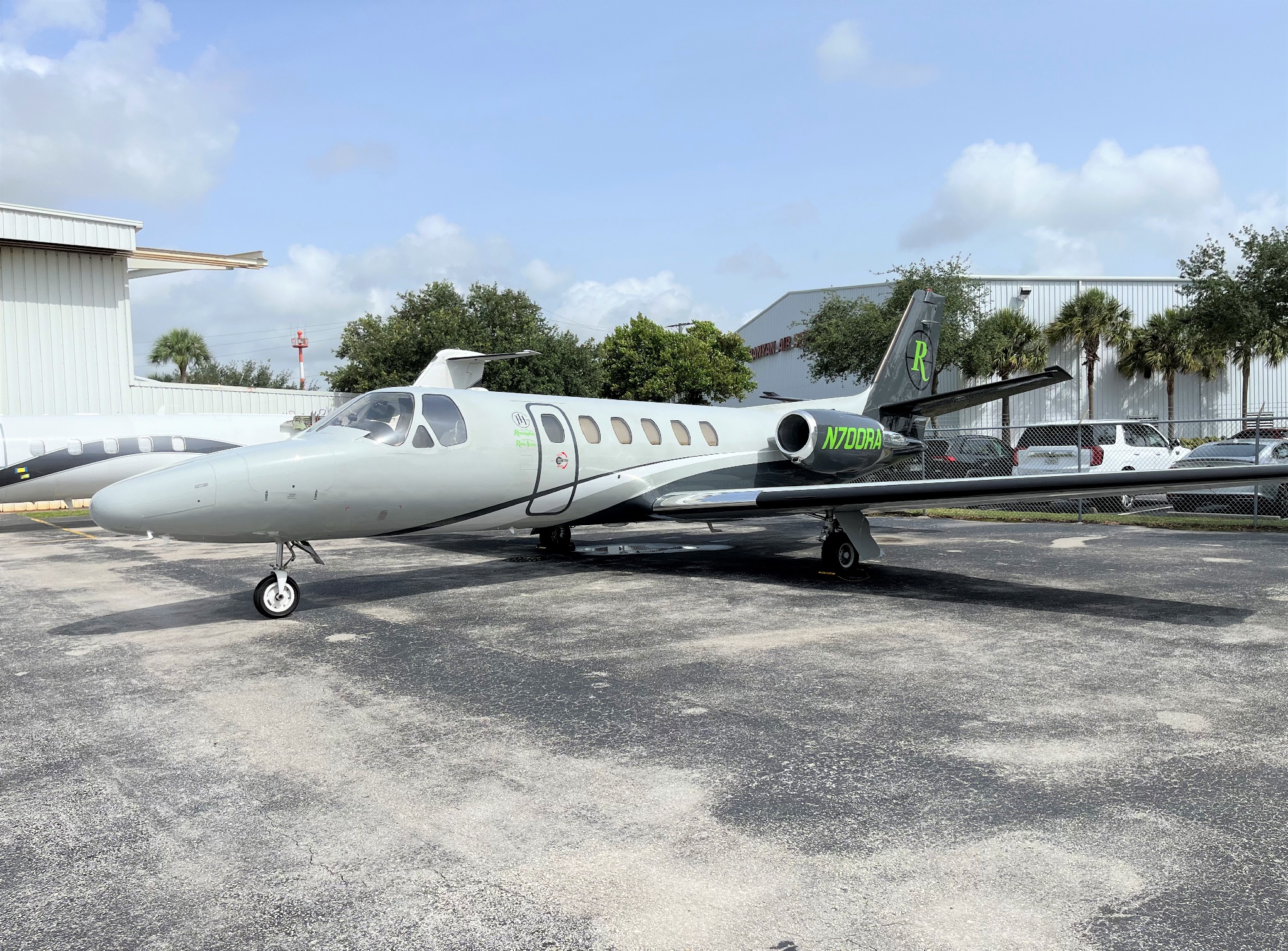 Image of tail N916JR