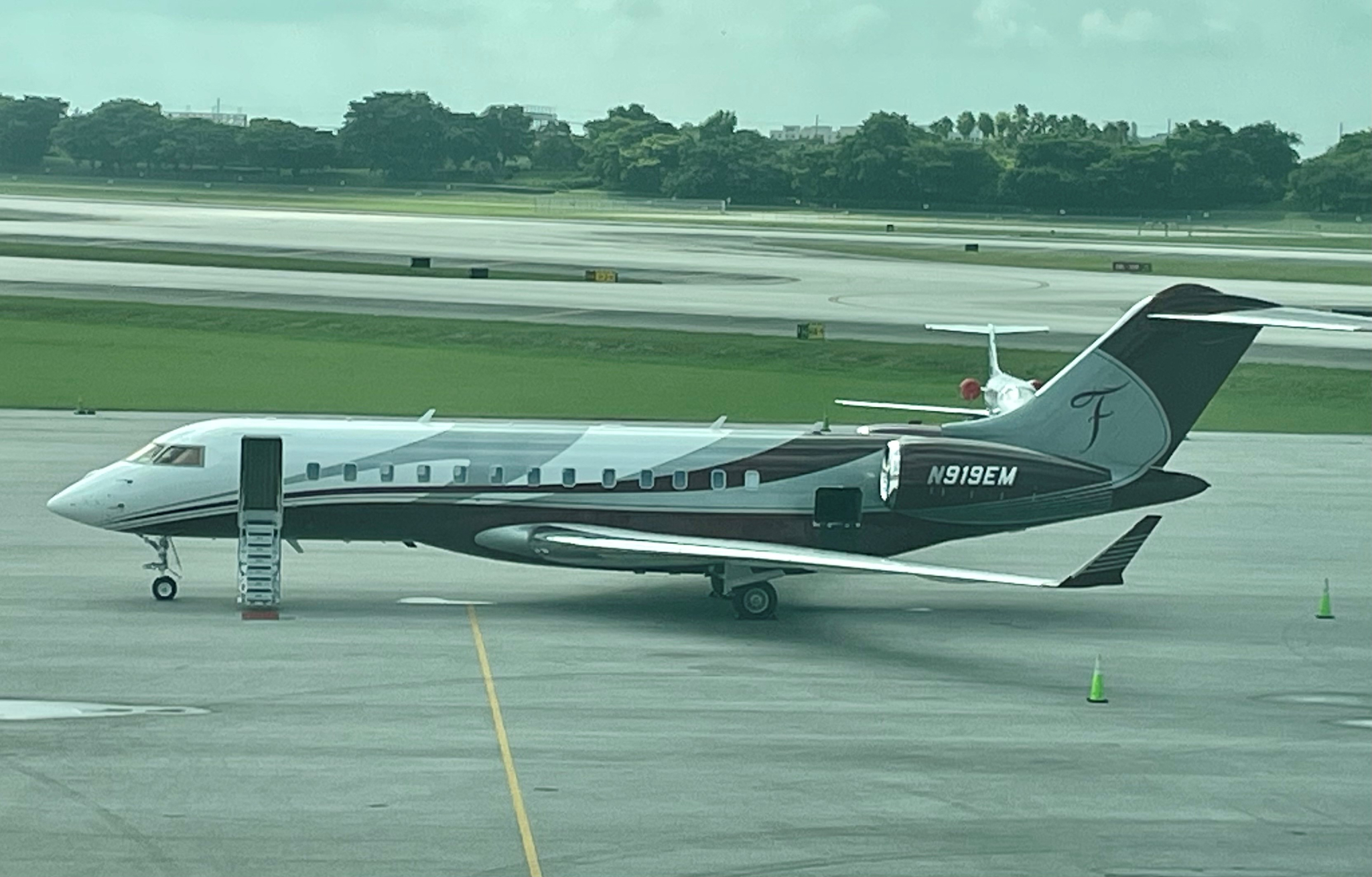 Image of tail N919EM